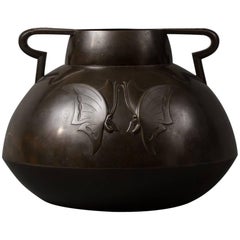 Vase japonais en bronze avec motif papillon