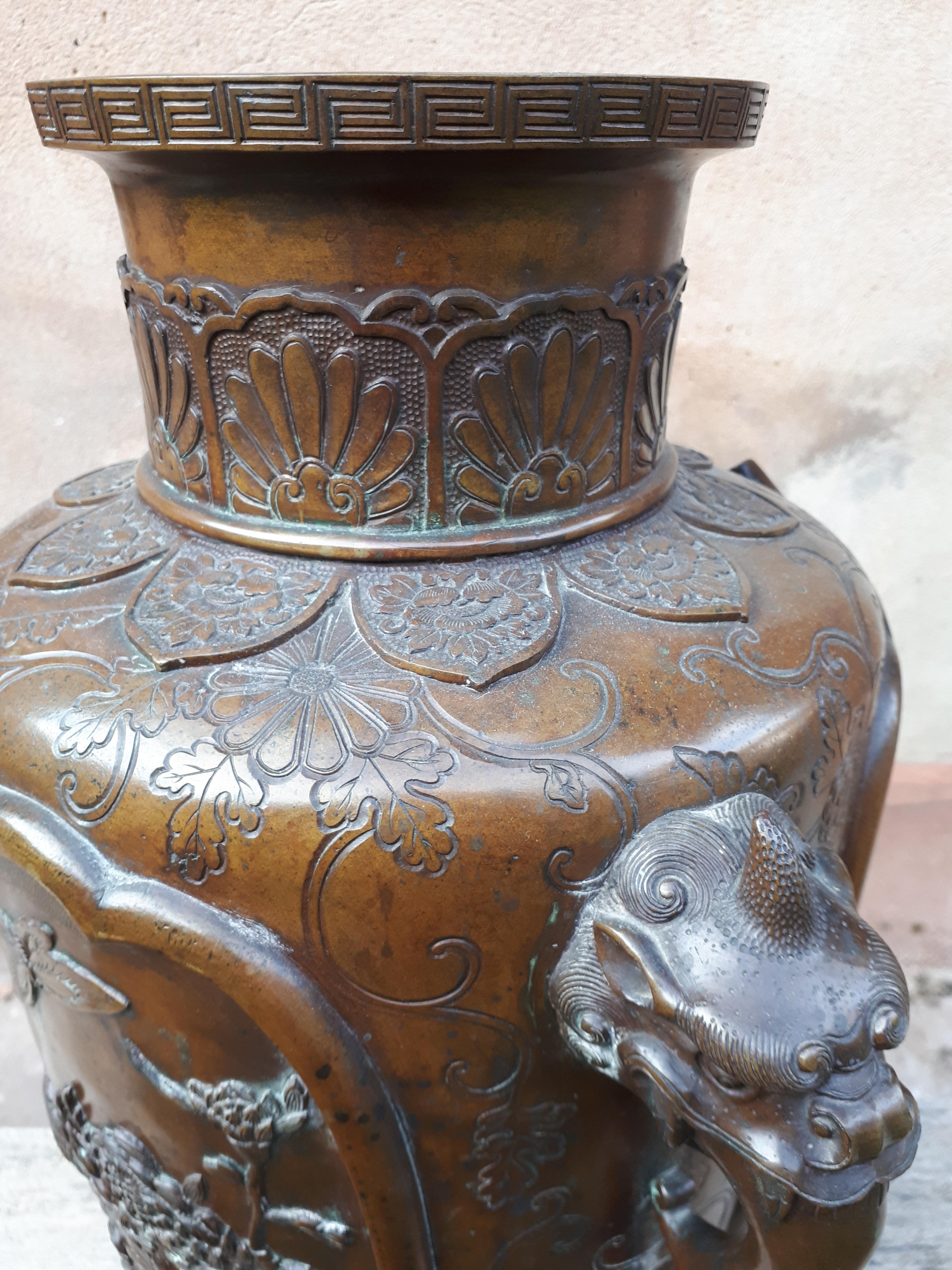 Japanese bronze vase with eagle decoration, Japan Meiji period 4
