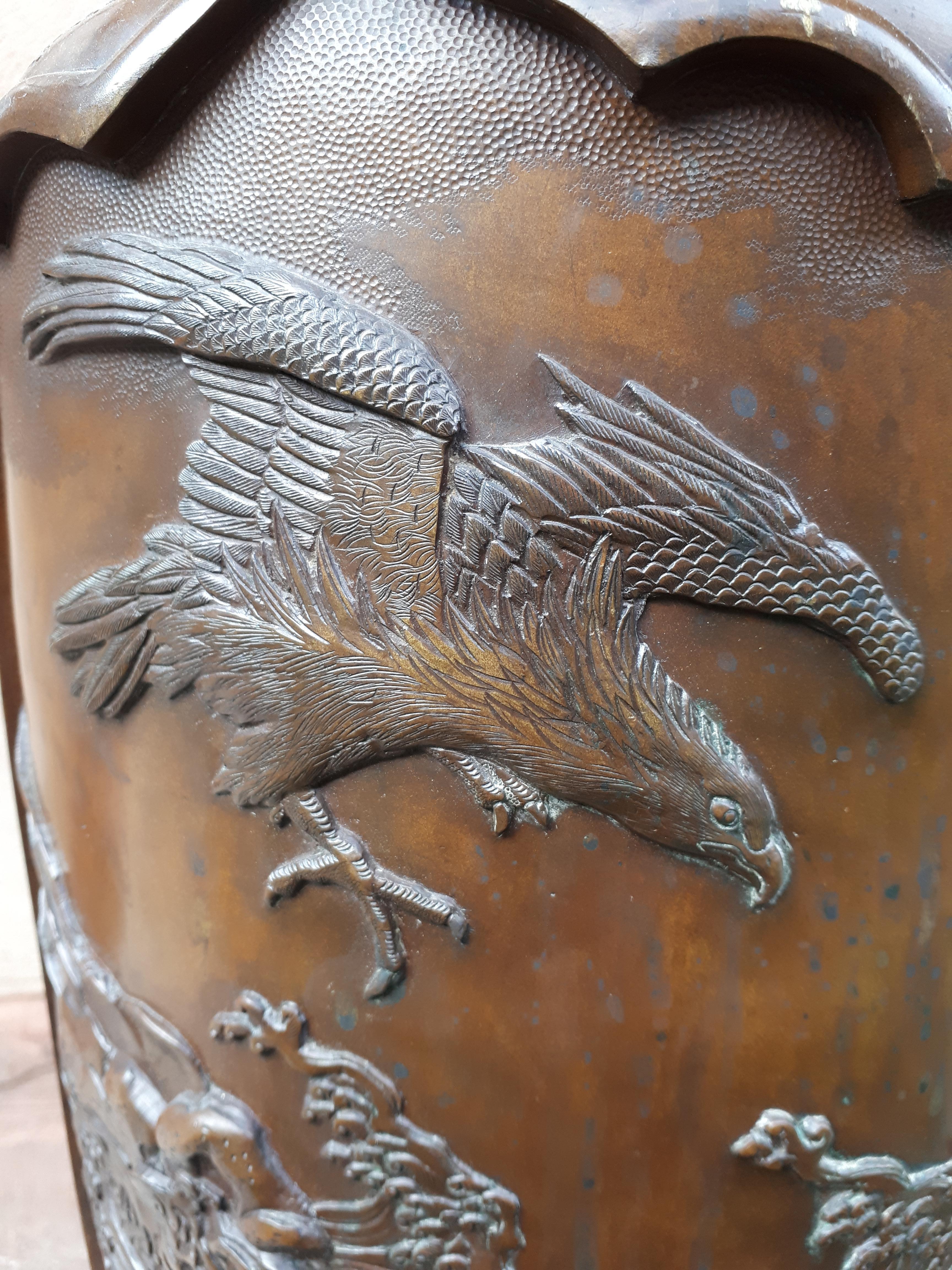 Japanese bronze vase with eagle decoration, Japan Meiji period 1