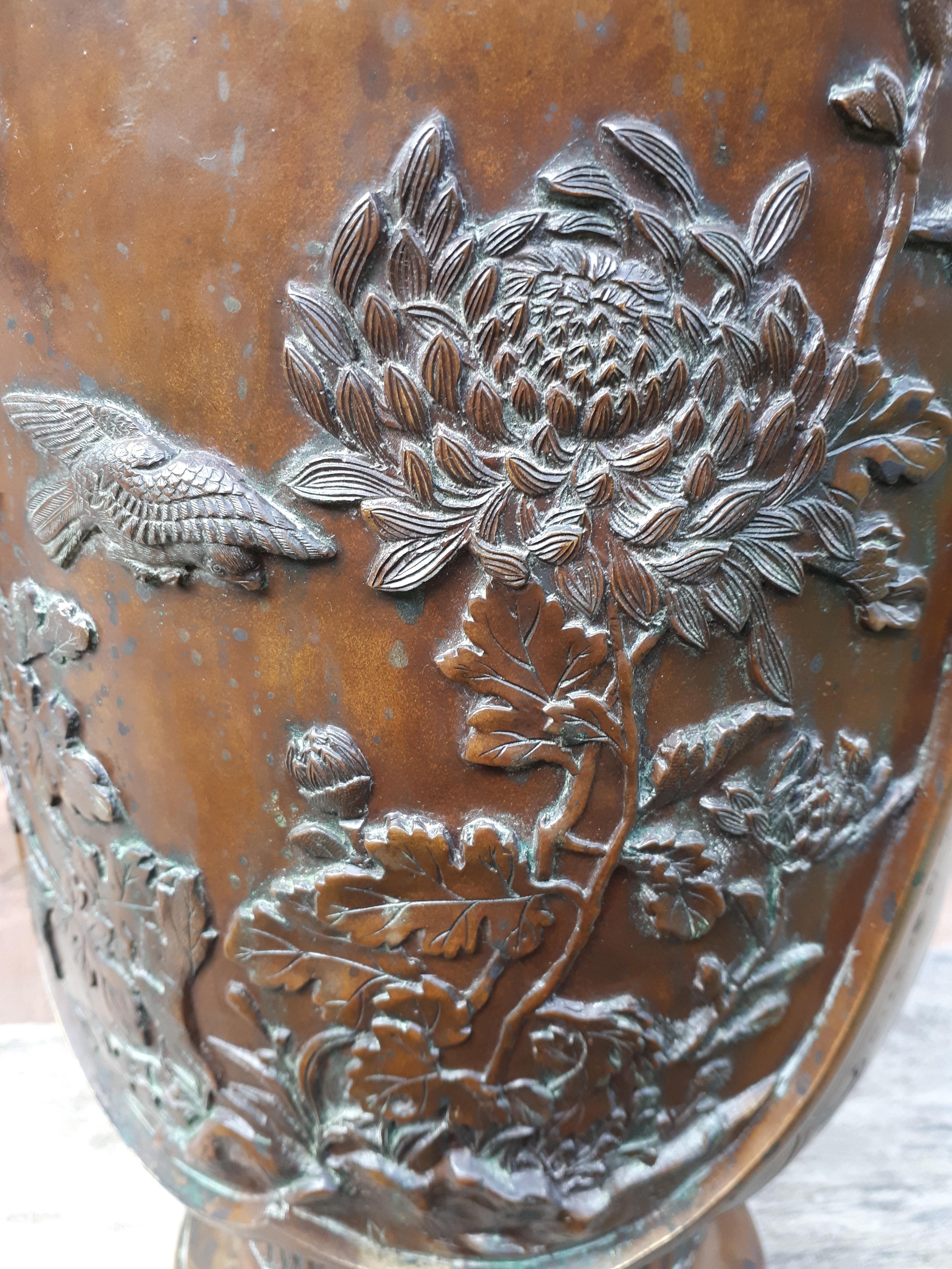 Japanese bronze vase with eagle decoration, Japan Meiji period 3