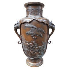 Japanese bronze vase with eagle decoration, Japan Meiji period