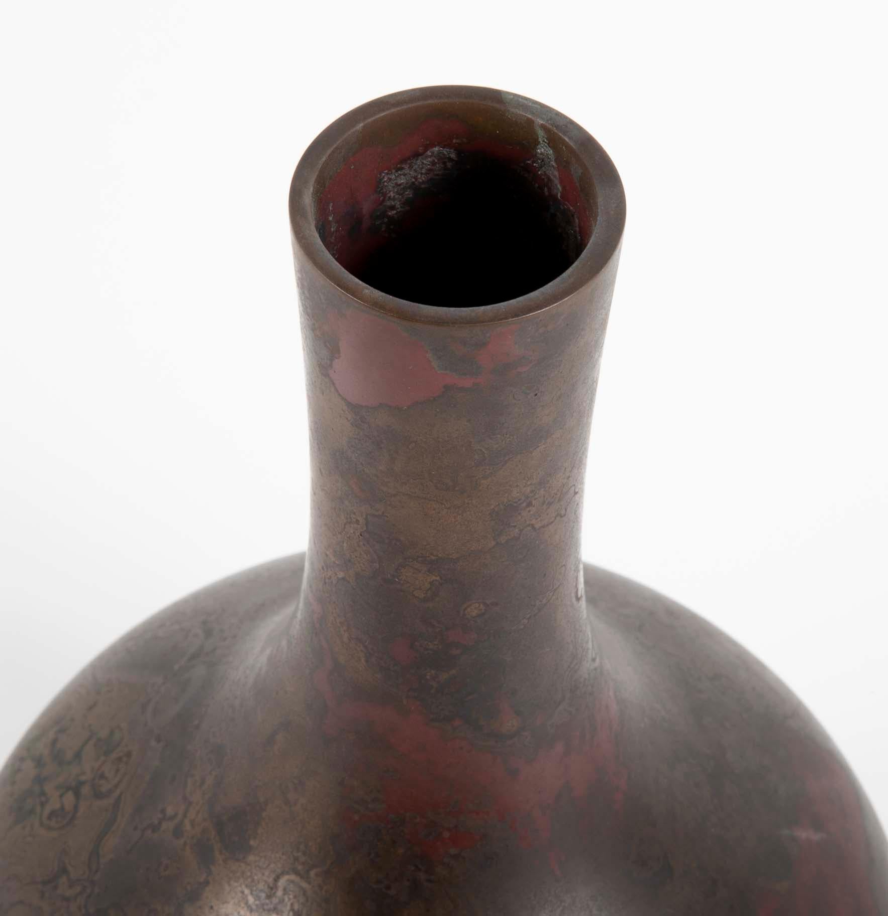 Japanische Vase aus Bronze mit marmorierter Patina im Zustand „Gut“ im Angebot in Stamford, CT