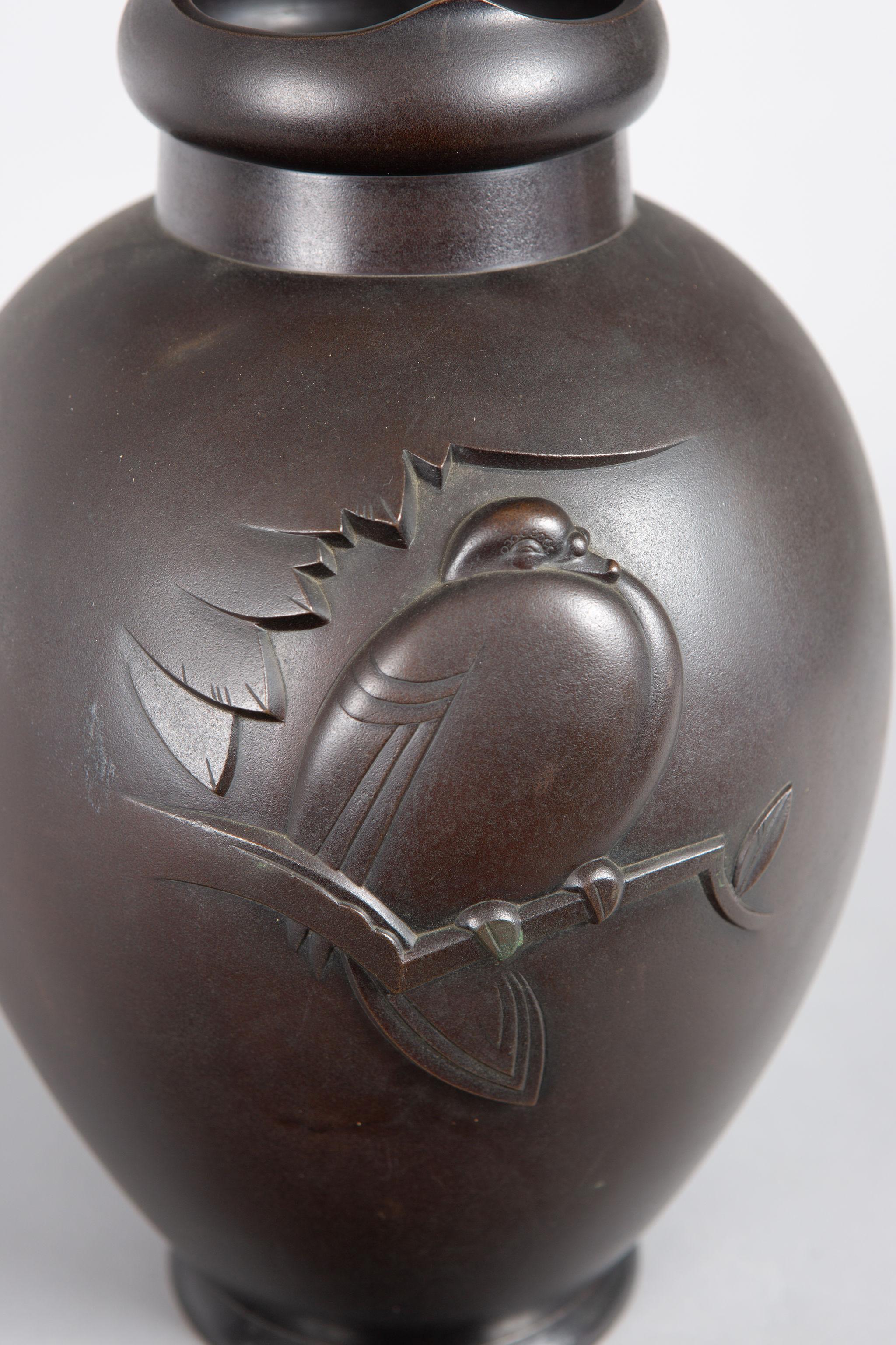 Taisho Japanese Bronze Vase with Pigeon Design For Sale