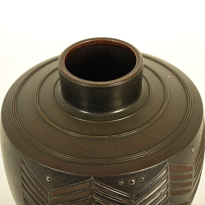 Japanese Bronze Vase with Silver Inlay and Artist Stamp, Early 20th Century In Good Condition In Prahran, Victoria