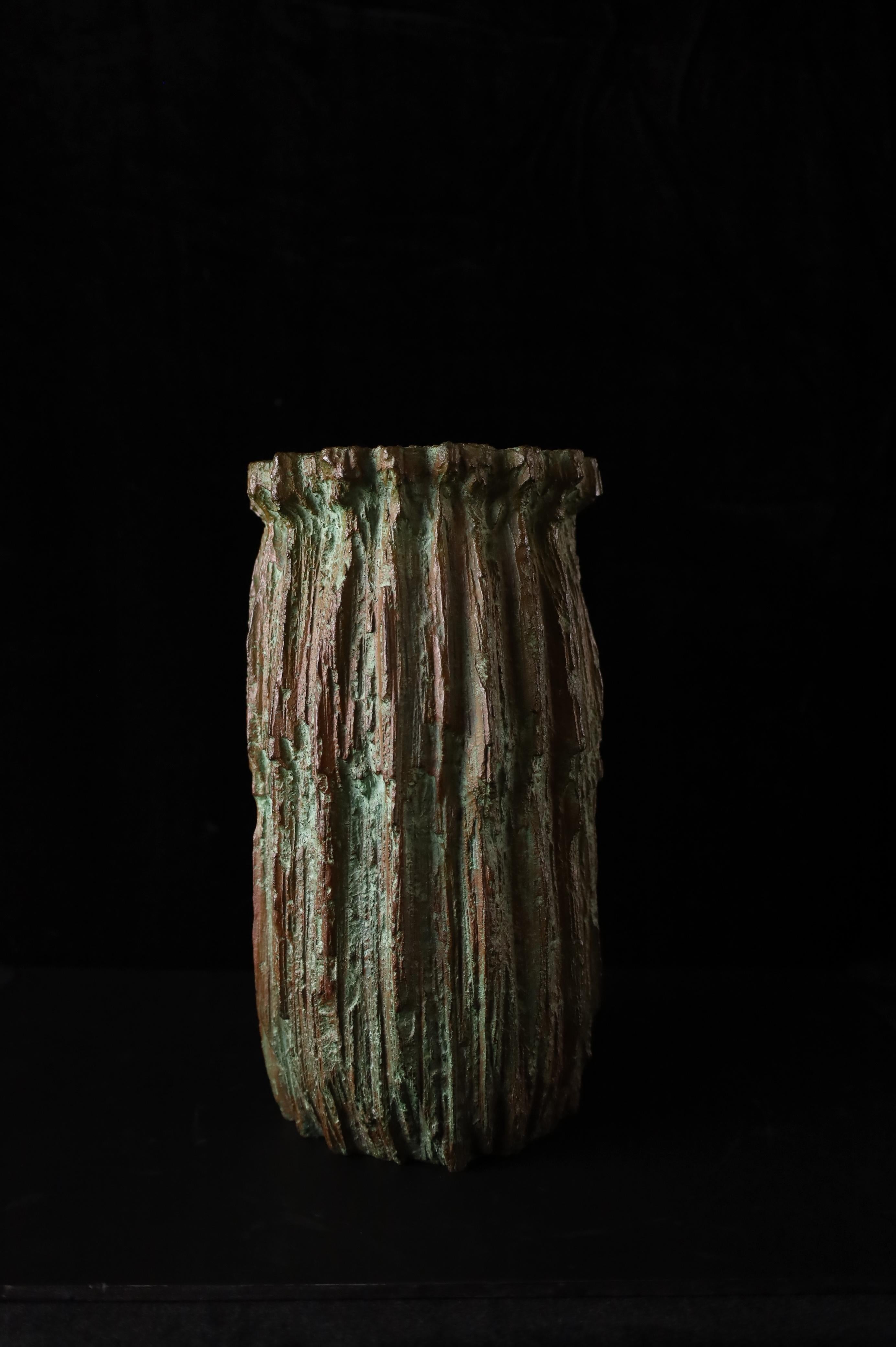 Vaso giapponese in bronzo con corteccia d'albero, firmato, XX secolo in vendita 1