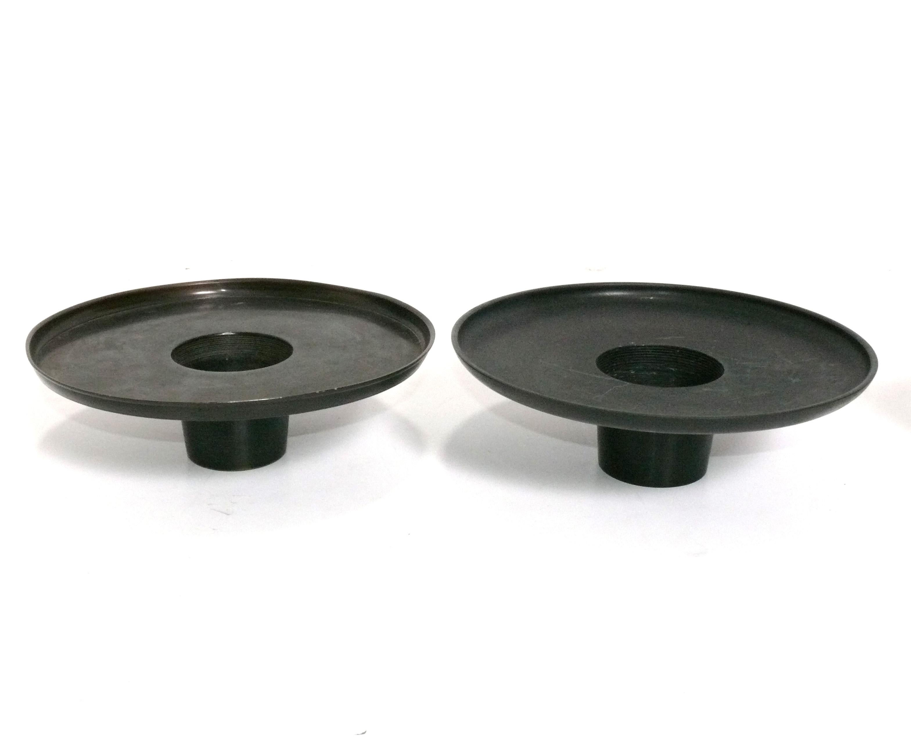 Collezione di vasi o recipienti giapponesi in bronzo, circa anni '40 o precedenti. Conservano la loro calda patina originale. Il prezzo indicato si riferisce alla collezione di cinque vasi. I vasi Ikebana che vedi a sinistra nella prima foto