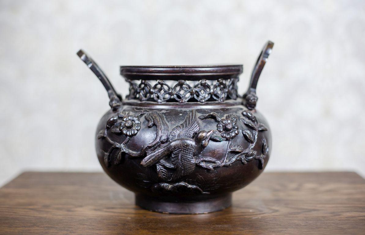 Japanese Bronze Vessel from the Turn of the 19th and 20 Centuries 1