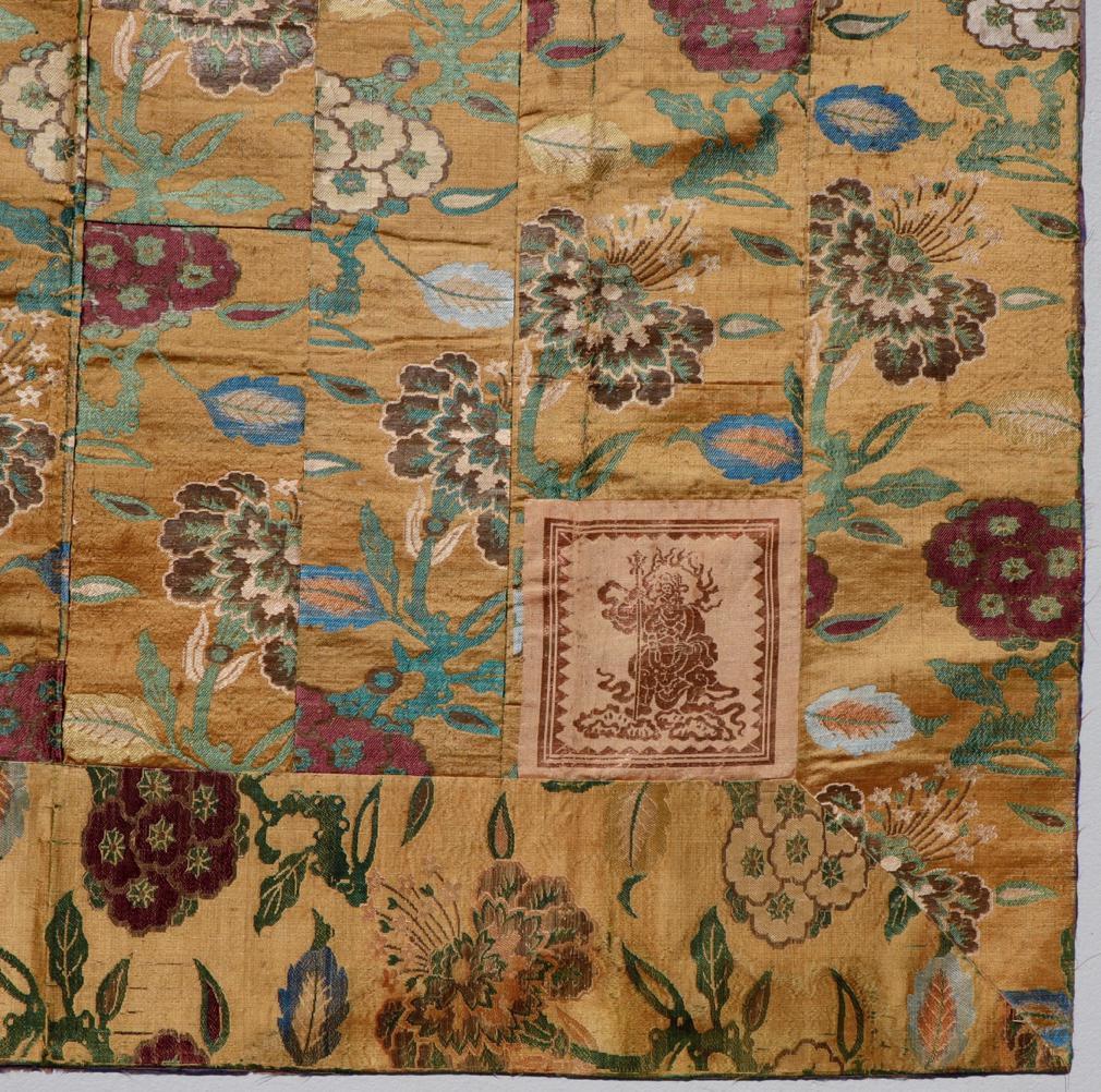 Japanese Buddhist Priest’s Silk Mantle (kesa) with Guardian King Appliqués In Fair Condition For Sale In Point Richmond, CA