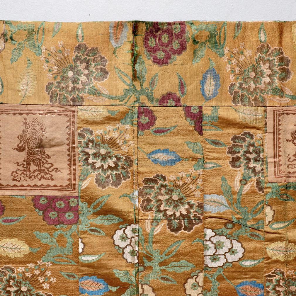 Japanese Buddhist Priest’s Silk Mantle (kesa) with Guardian King Appliqués For Sale 4