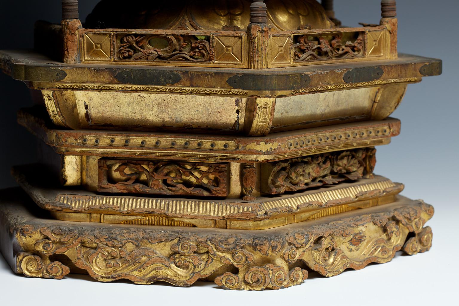 Japanese Buddhist Wooden Sculpture 'Bato Kannon', 17th Century In Good Condition In Milano, IT