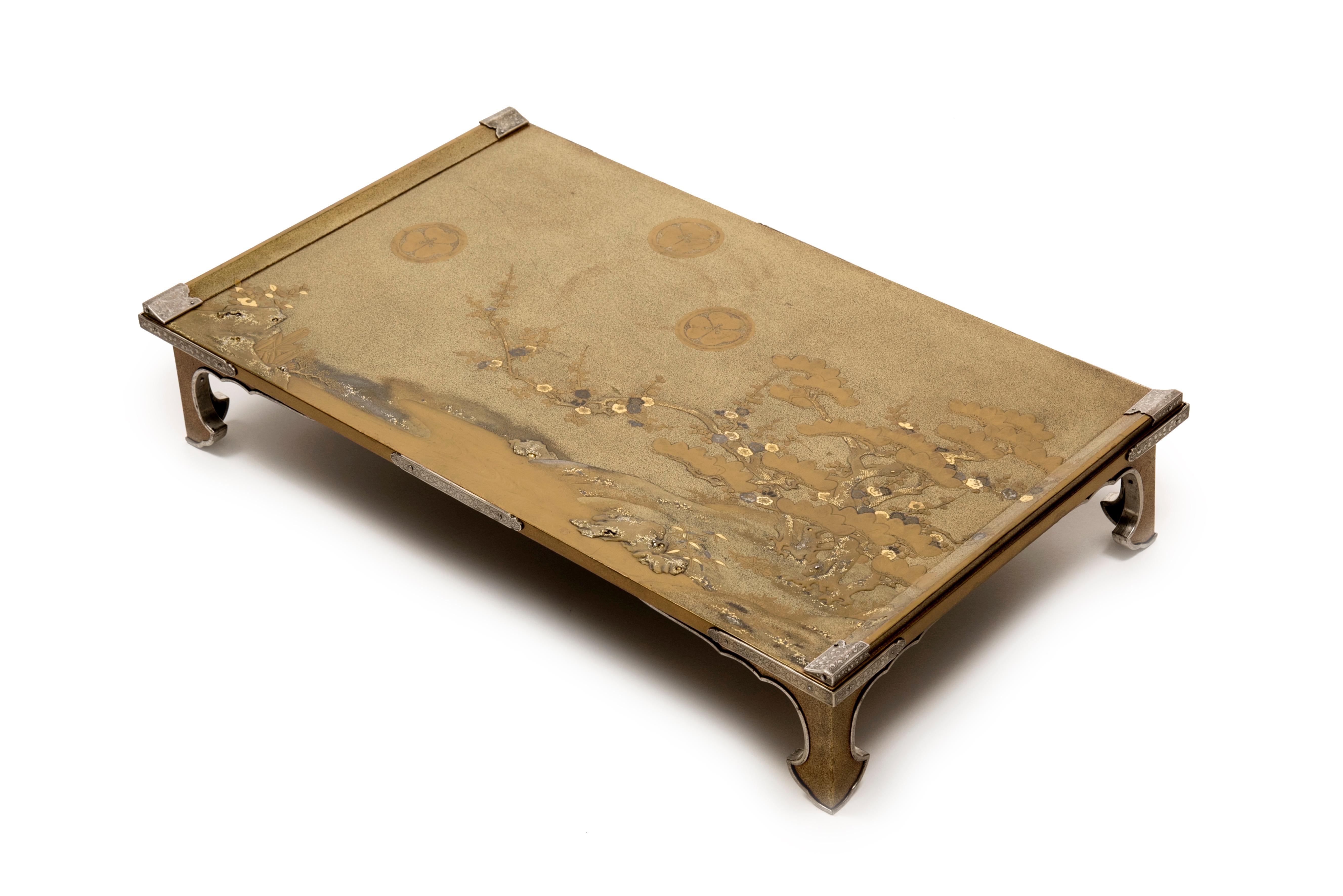 Japanese Bundai or writting table in gold lacquer with a decor of lake landscape For Sale 2