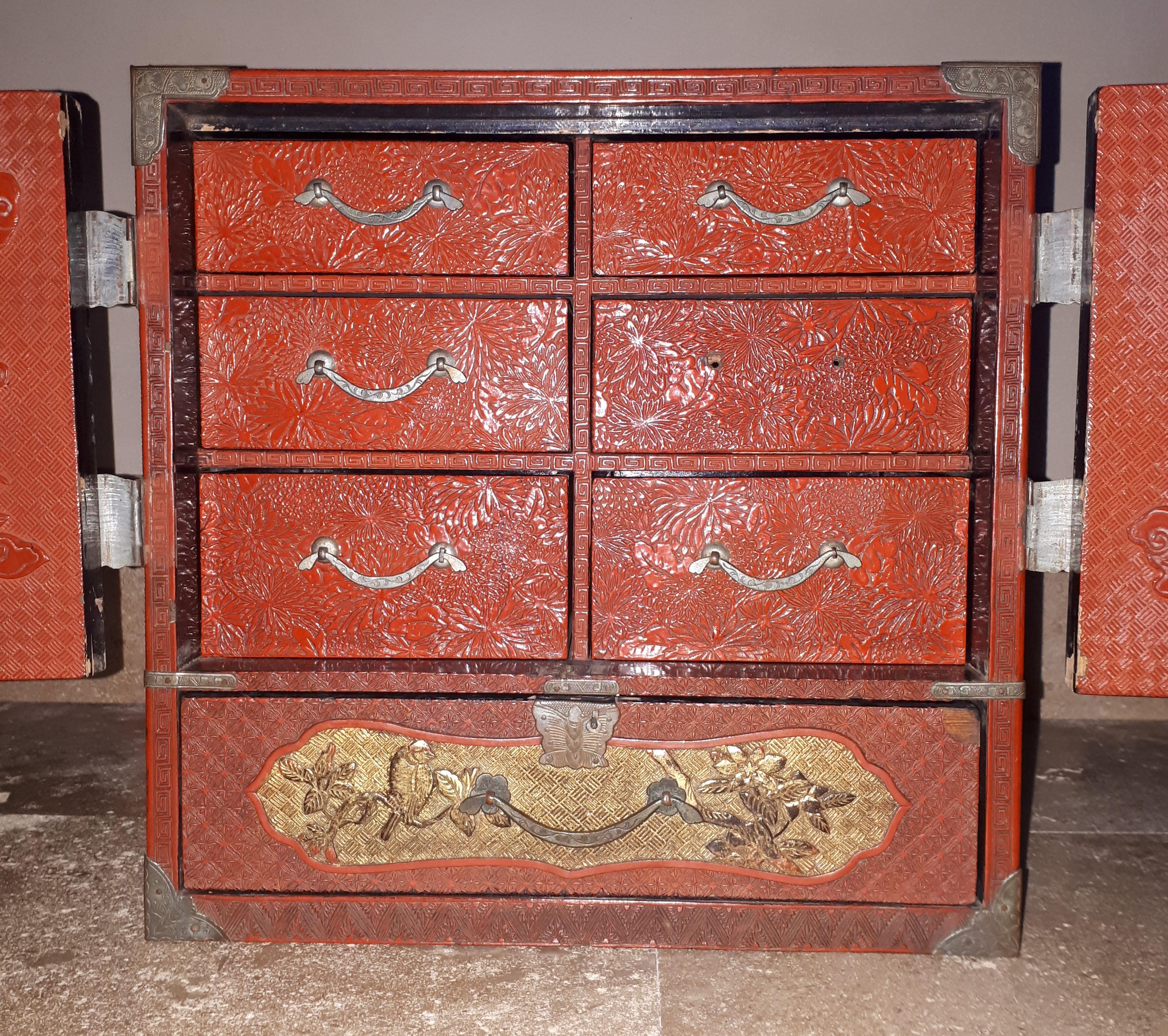 Japanese Cabinet In Cinnabar Red Lacquer, Meiji Era Japan For Sale 2