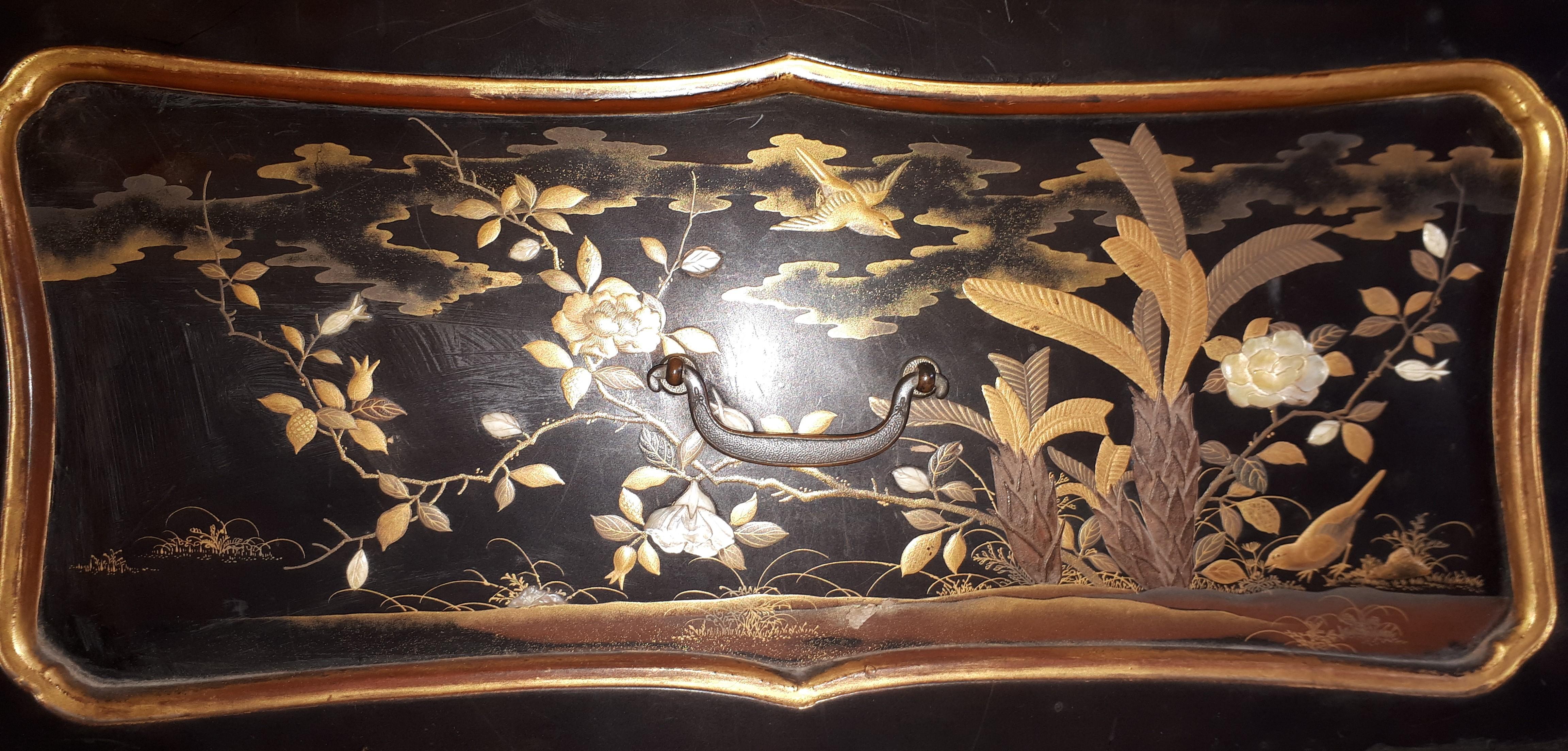 Japanese Cabinet In Lacquer And Shibayama, Japan Meiji Period For Sale 4