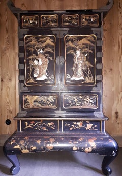 https://a.1stdibscdn.com/japanese-cabinet-in-lacquer-and-shibayama-japan-meiji-period-for-sale-picture-2/f_85362/f_351880821689137669896/20220526_141412_master.jpg?width=240