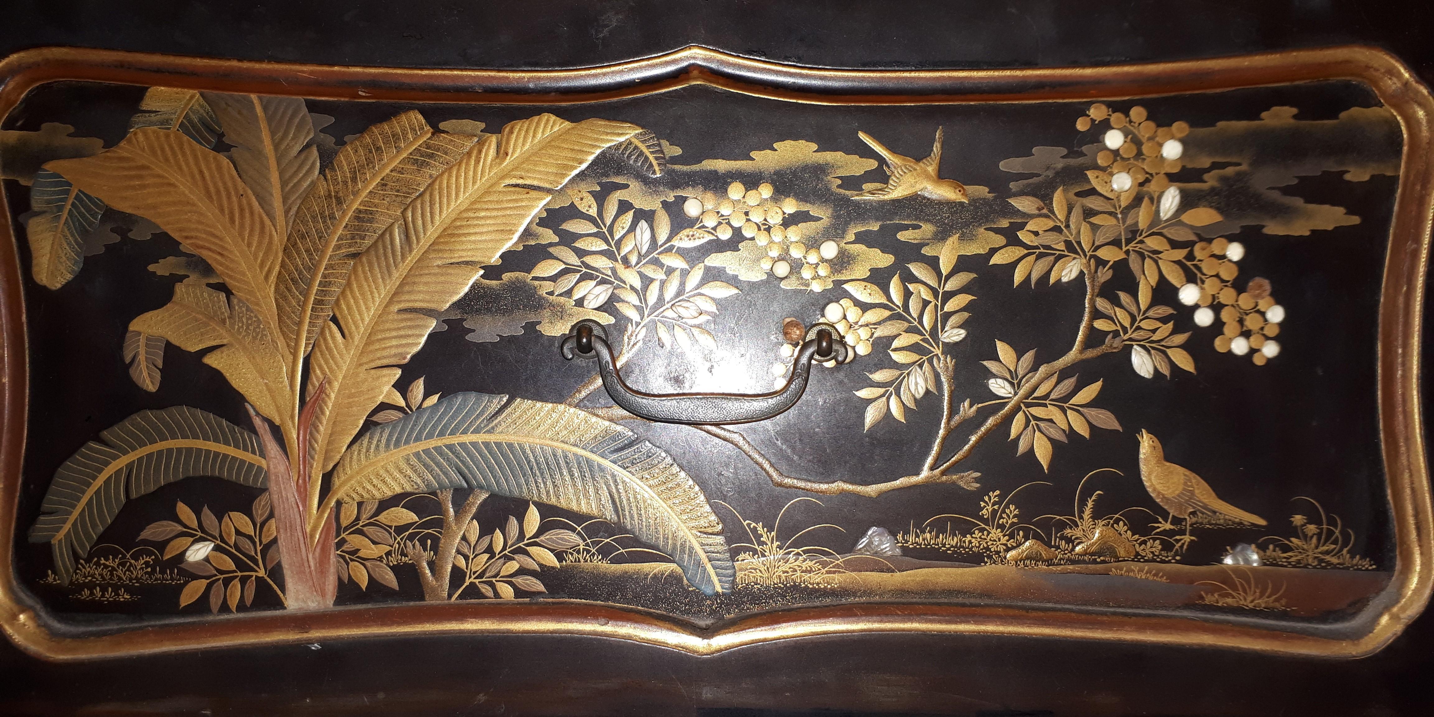 Japanese Cabinet In Lacquer And Shibayama, Japan Meiji Period For Sale 3