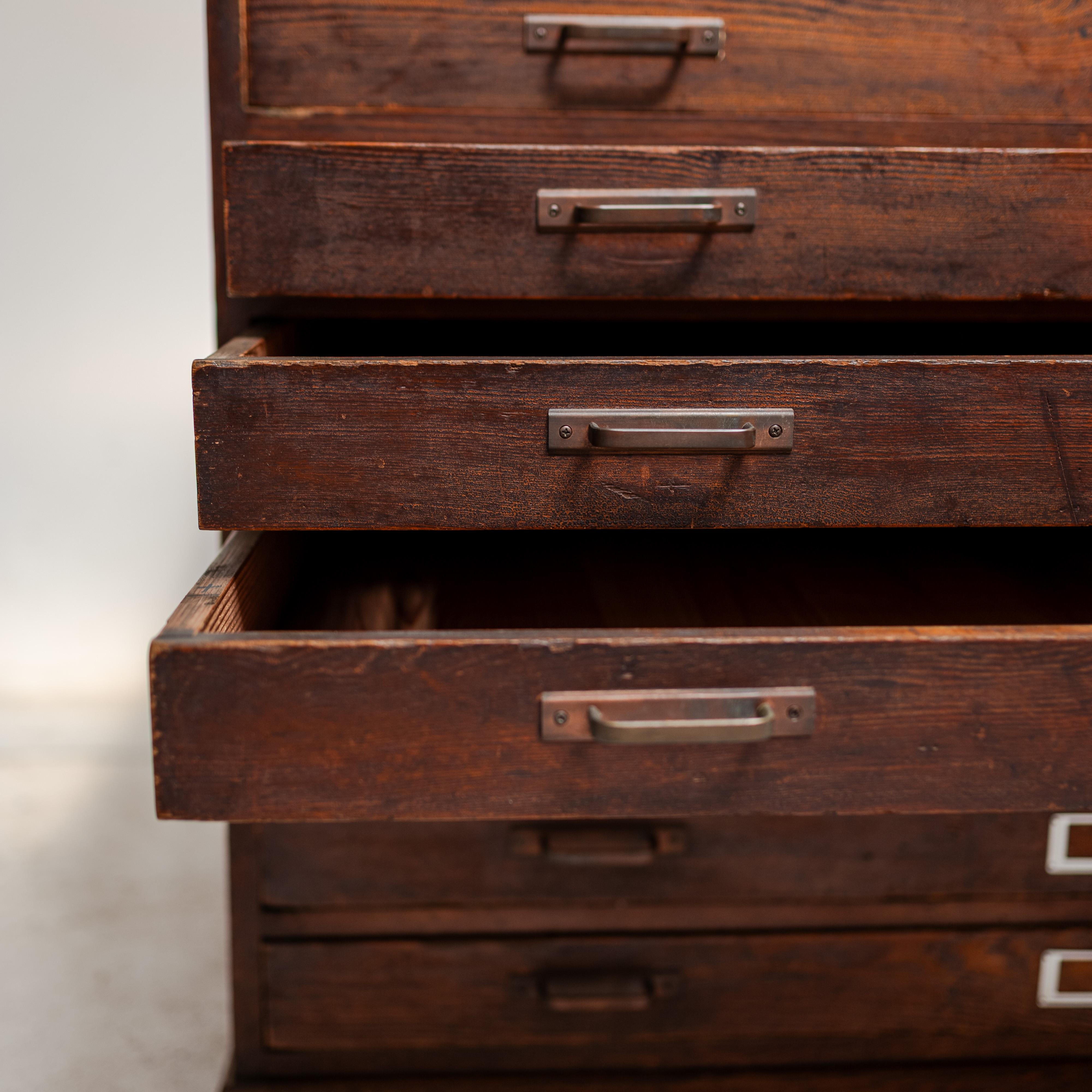 Gabinetto giapponese con cassetti, Giappone, Wabi Sabi, inizio XX secolo in vendita 7