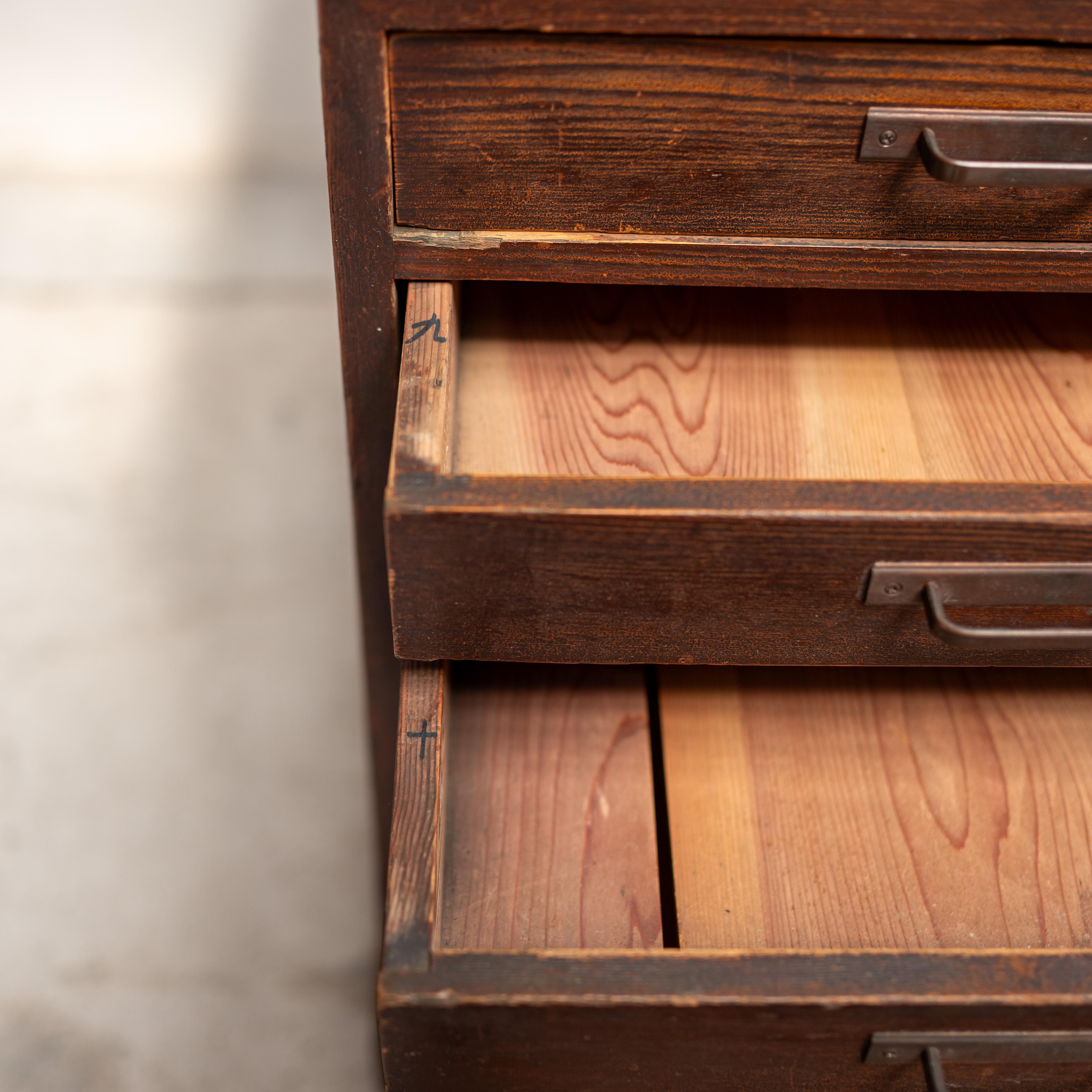 Gabinetto giapponese con cassetti, Giappone, Wabi Sabi, inizio XX secolo in vendita 1