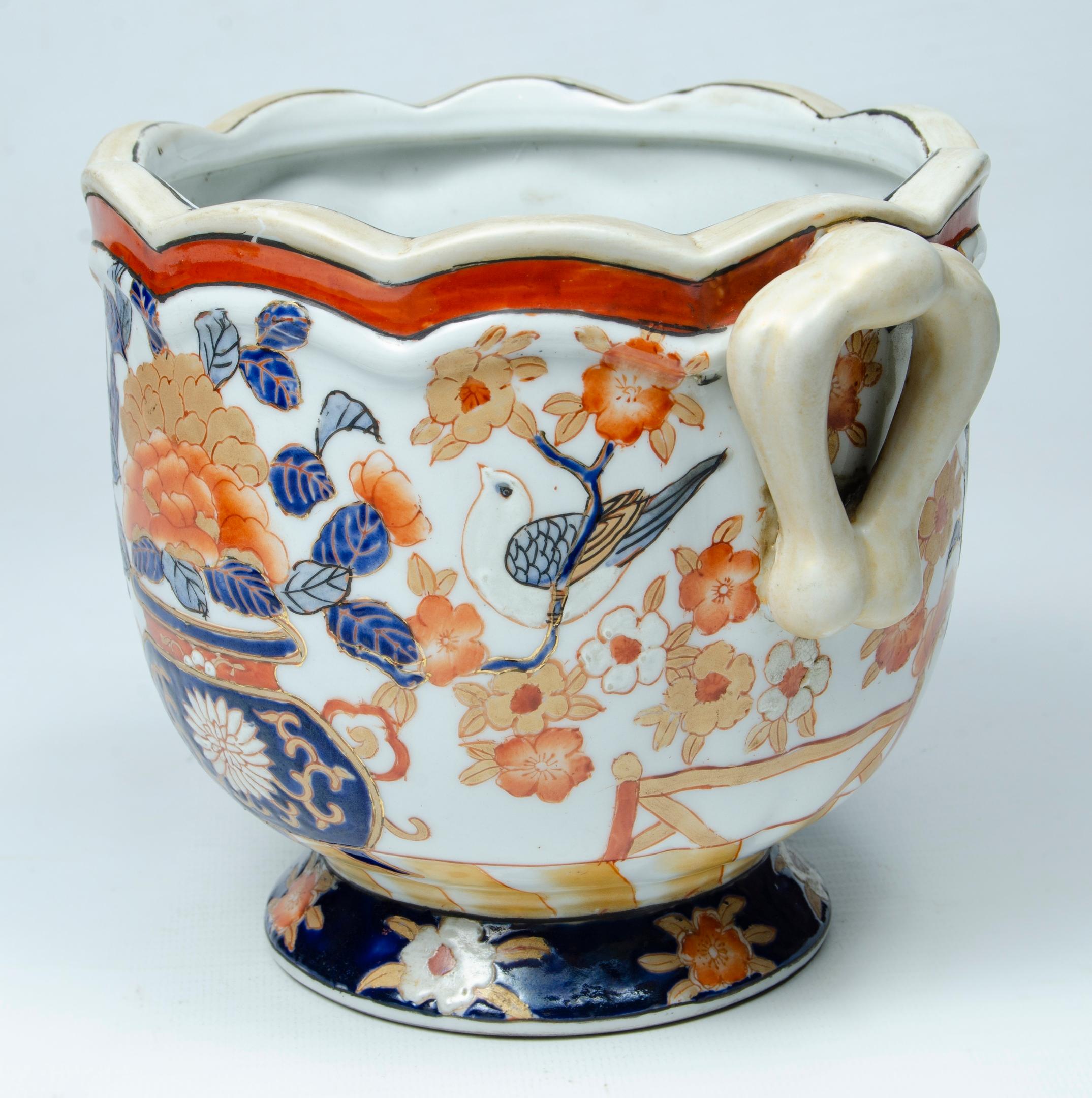 Japanese Cachapot Imari
Imari design circa 1900
in perfect condition
ceramic material.