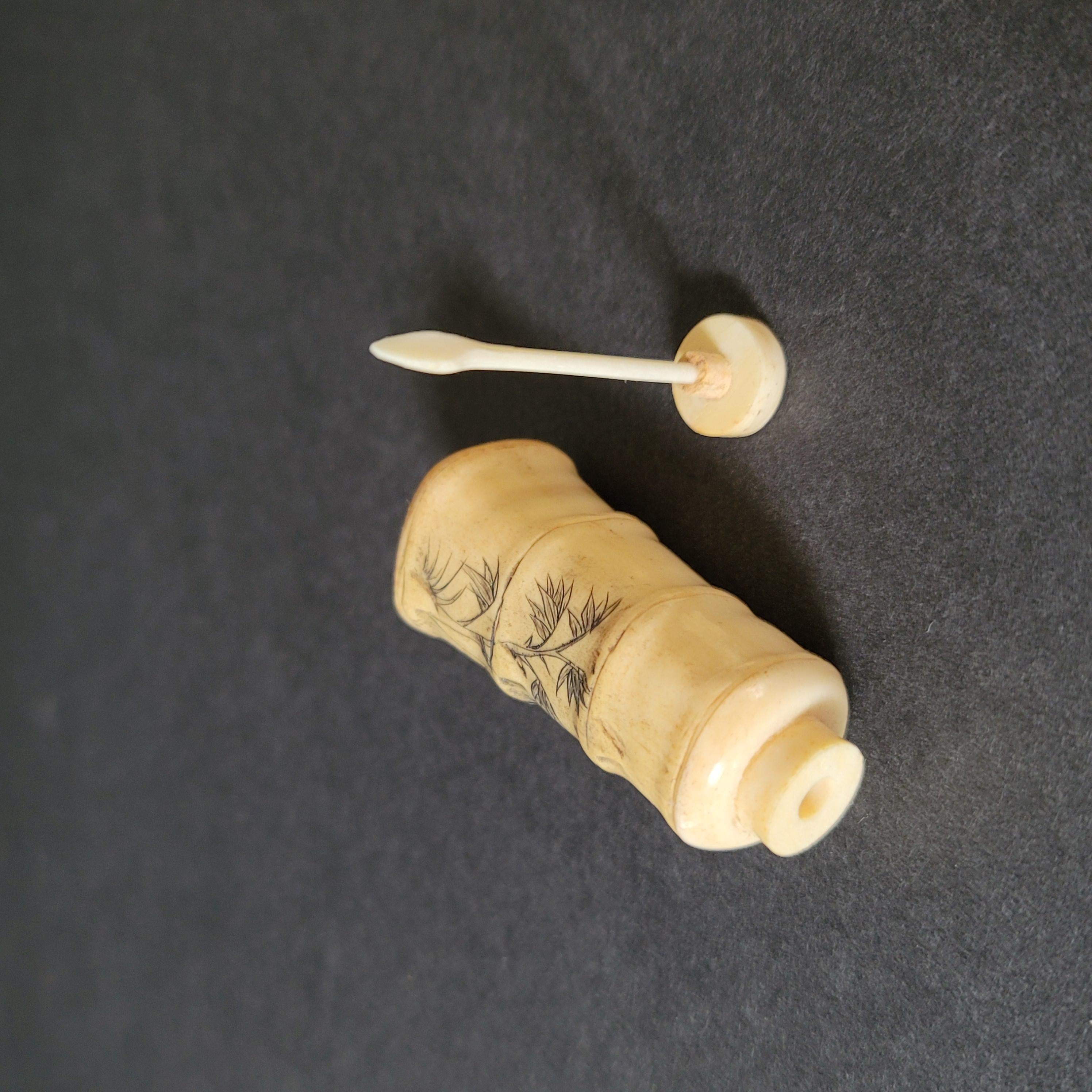 Japanese Carved Bone A Bamboo-Form Snuff Bottle For Sale 1