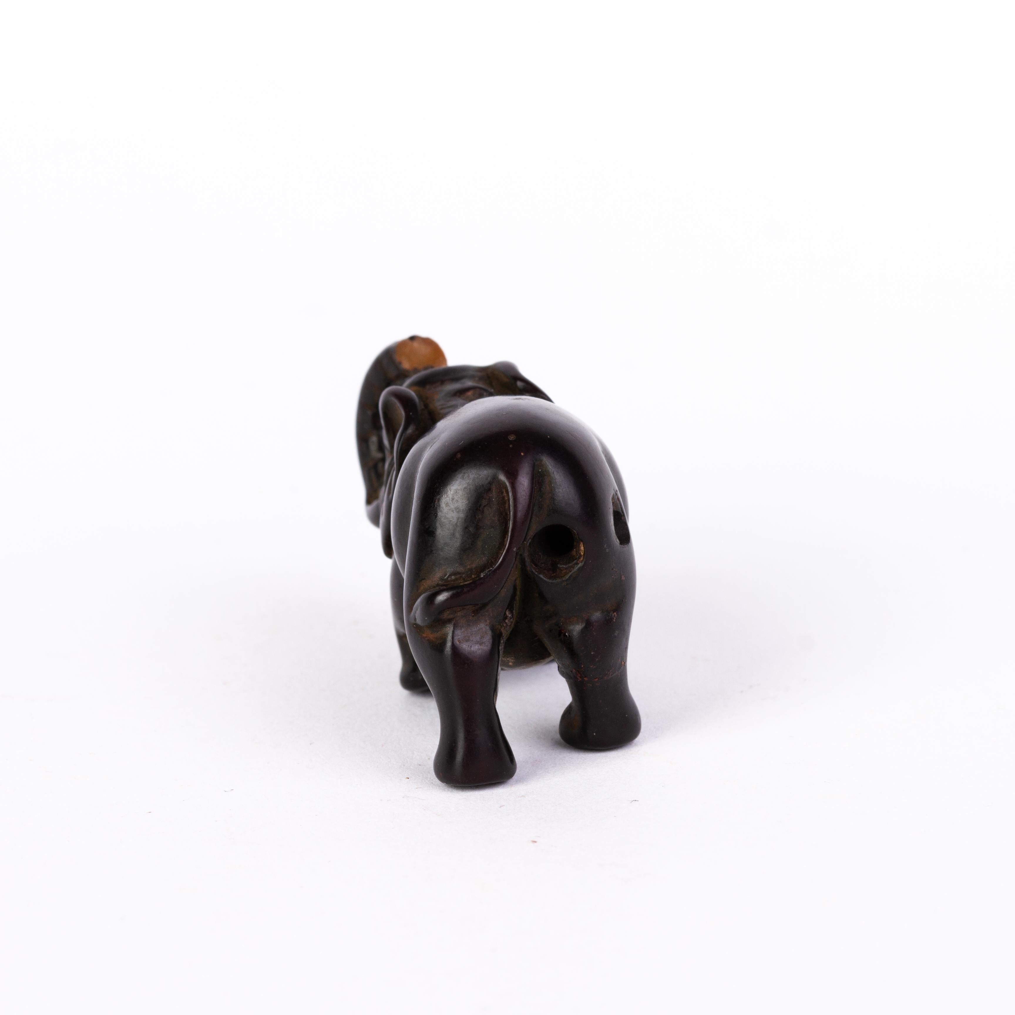 Japanese Carved Boxwood Elephant Netsuke Inro Ojime In Good Condition For Sale In Nottingham, GB