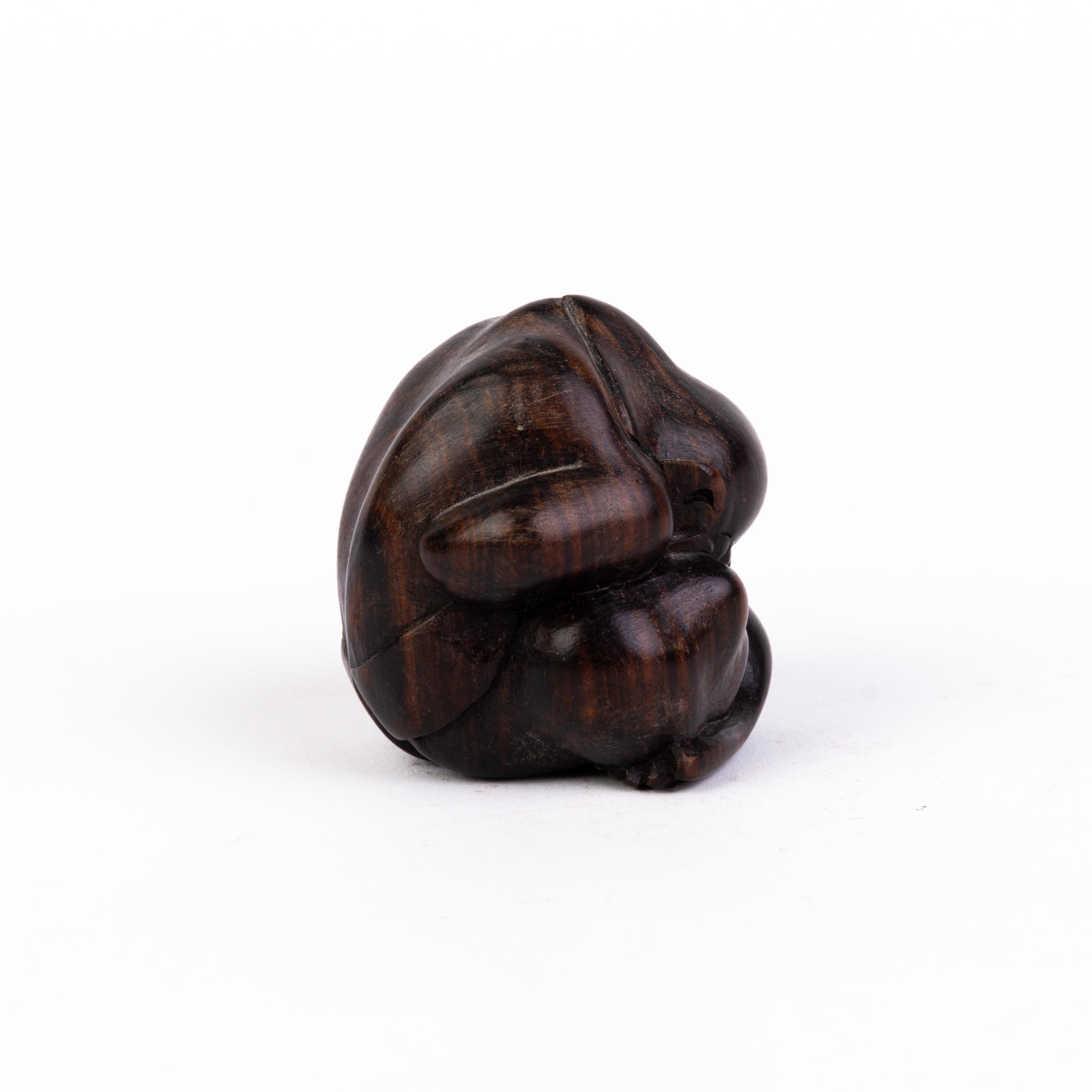 Japanese Carved Boxwood Monkey Netsuke Inro Ojime 
Monkey with his face buried in his lap
Good condition overall. 
From a private collection.
Free international shipping.
