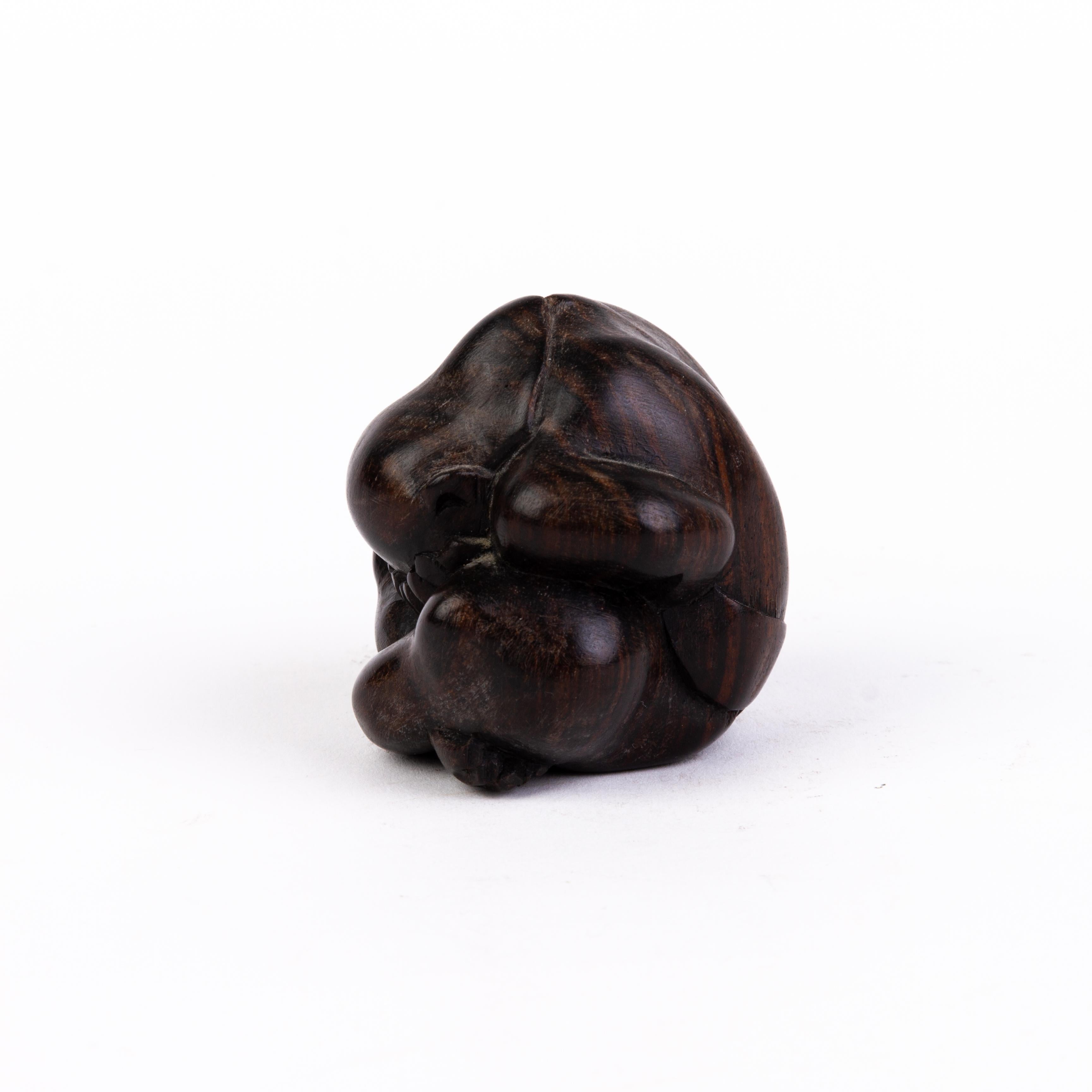 Japanese Carved Boxwood Monkey Netsuke Inro Ojime  In Good Condition For Sale In Nottingham, GB