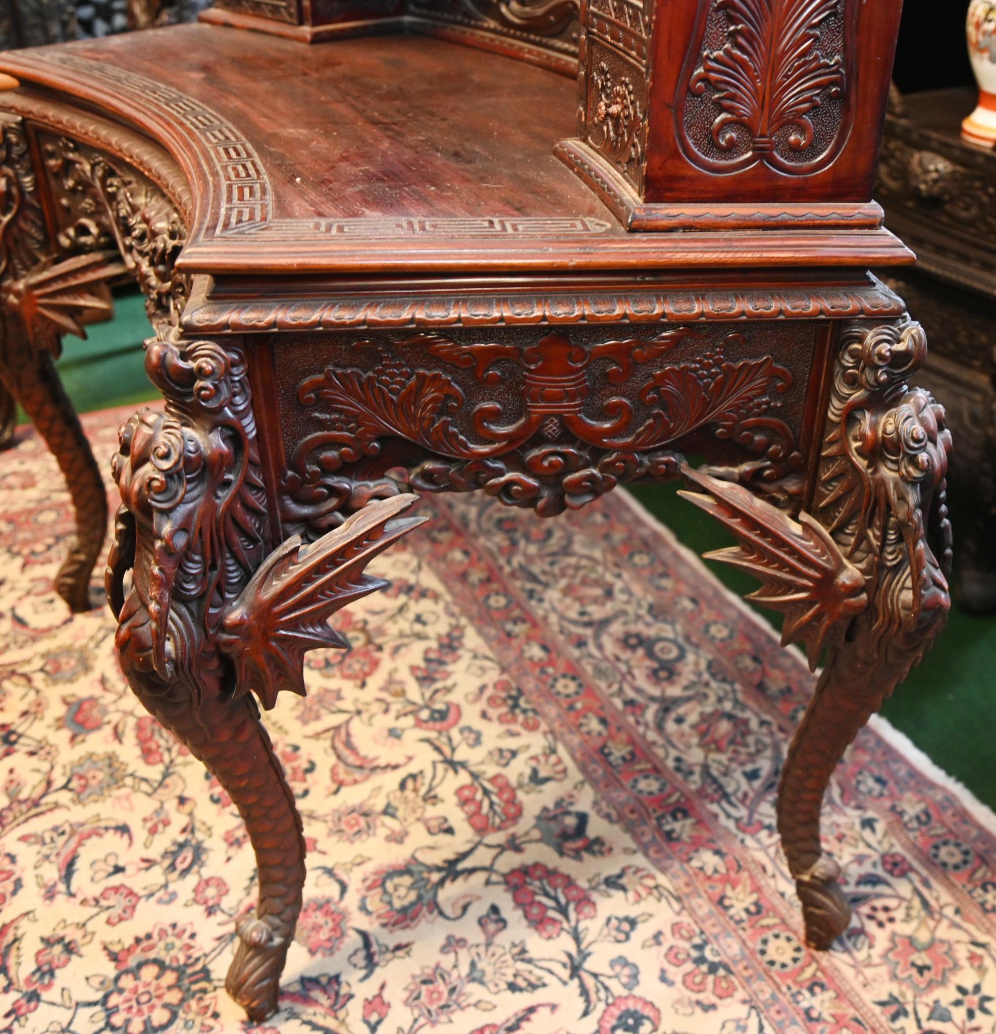 Japanischer geschnitzter Schreibtisch aus Hartholz aus der Meiji-Ära, Asiatisch 1860 im Angebot 8