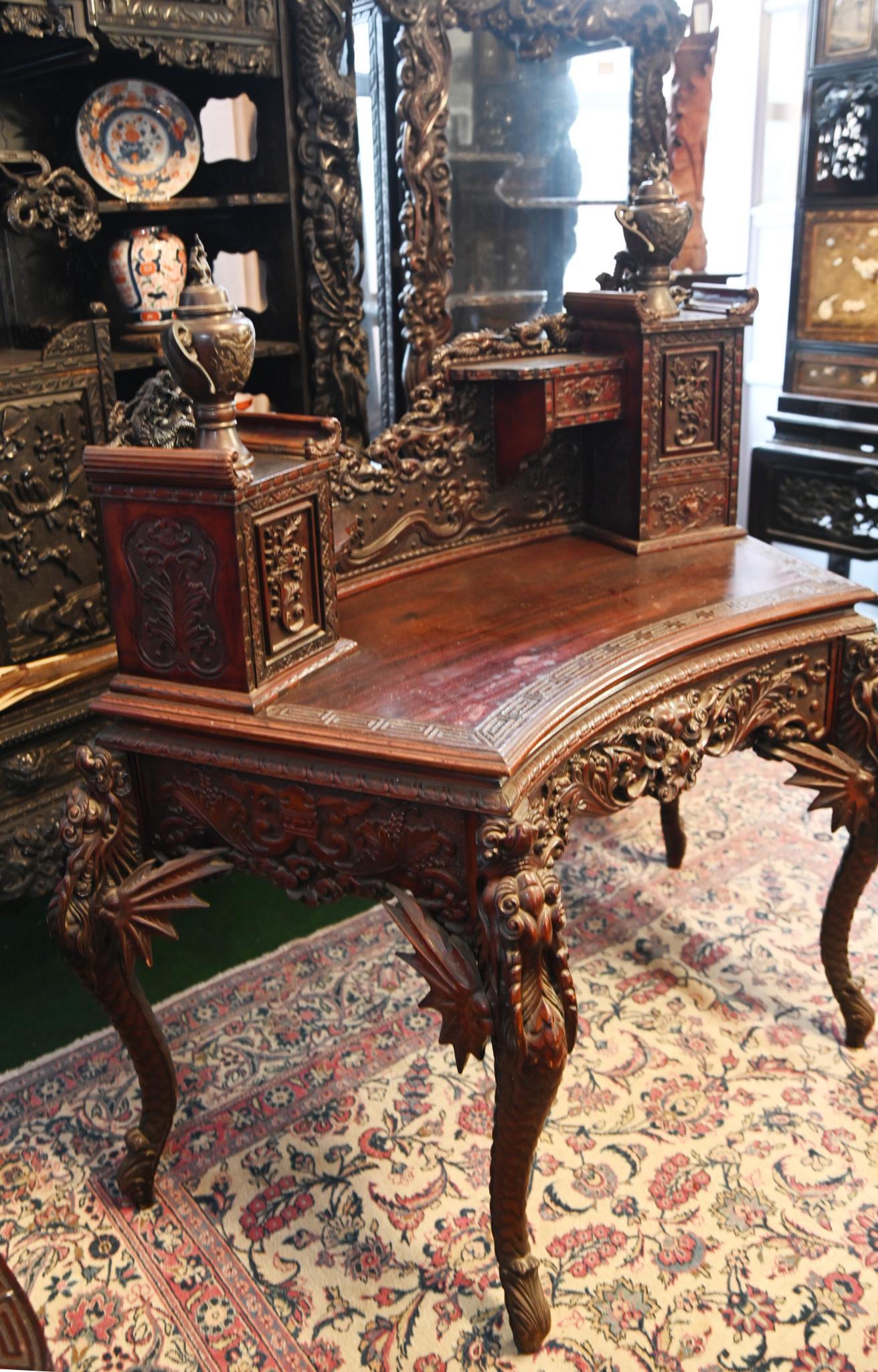 Japanischer geschnitzter Schreibtisch aus Hartholz aus der Meiji-Ära, Asiatisch 1860 im Angebot 9