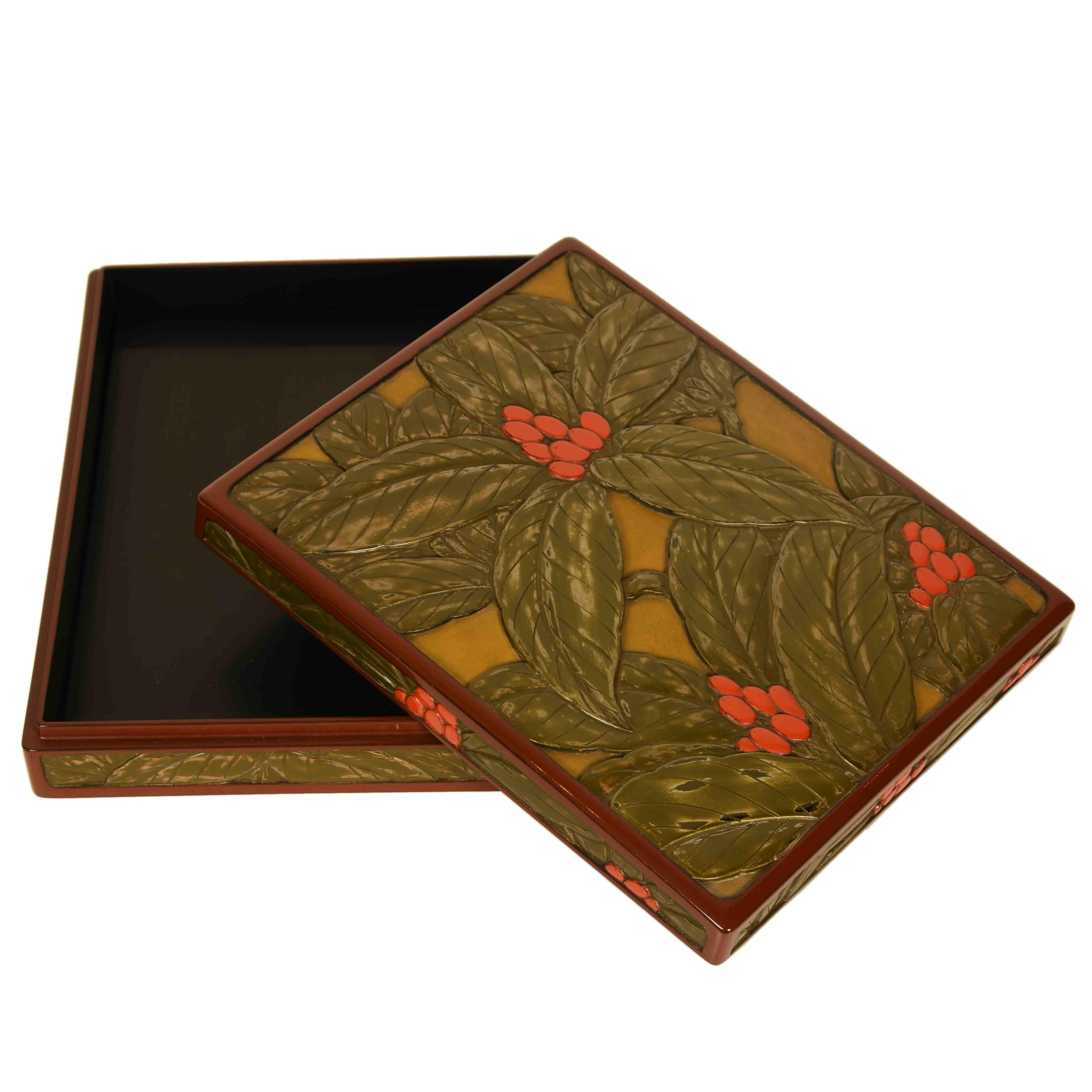 Japanese Carved Kamakura Lacquer Box with Botanical Design by Tamerou Ono For Sale 3
