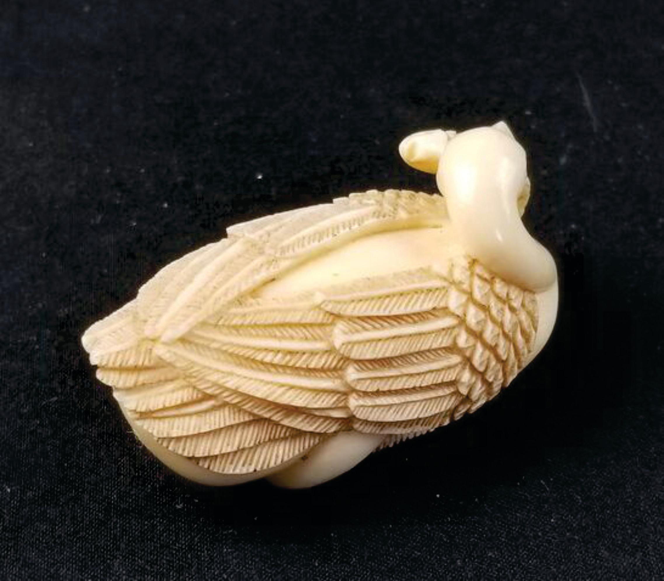 Japanese Carved Netsuke A Goose Biting a Fish-Signed by Tomotada, Meiji  For Sale 2