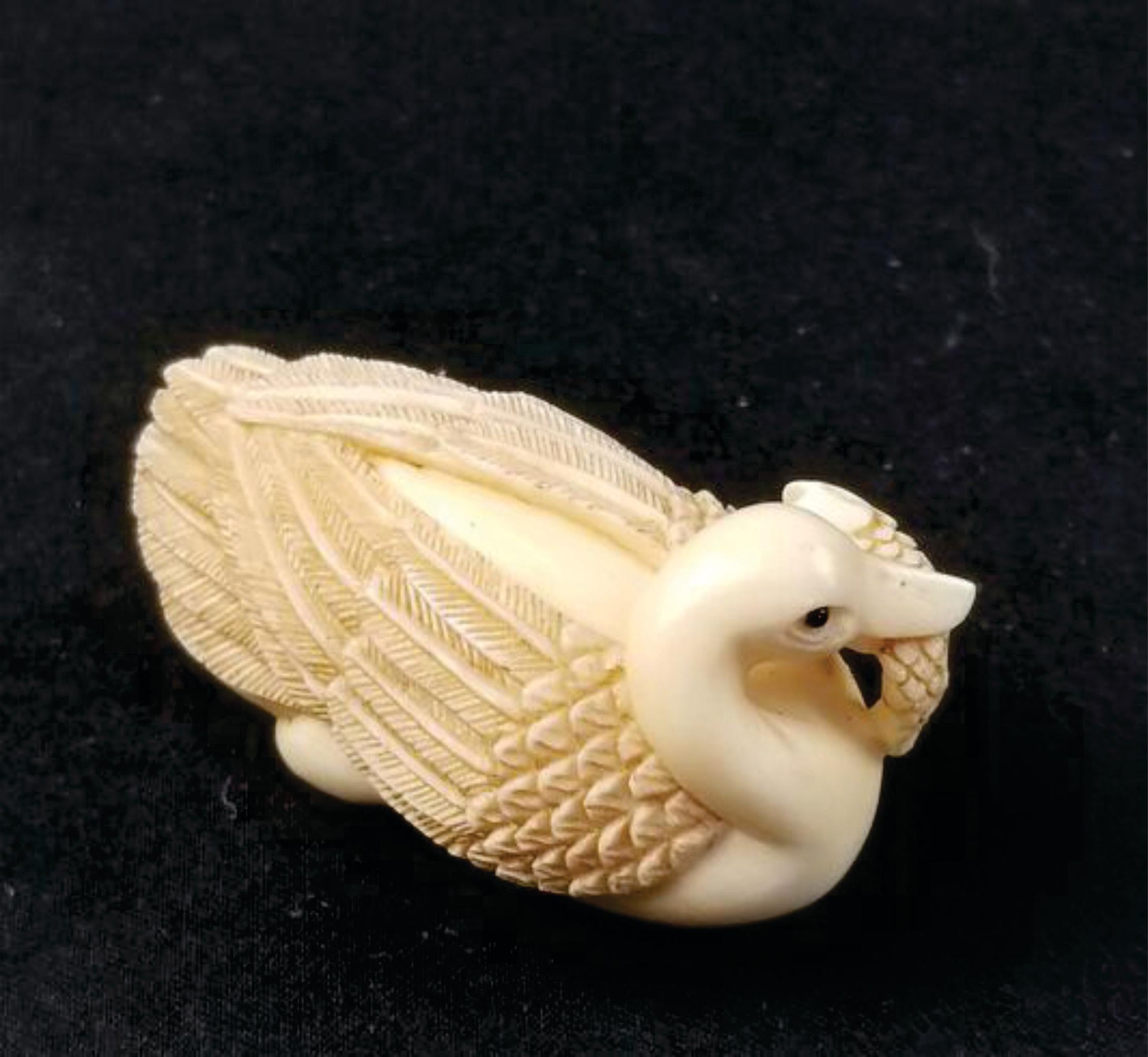 Japanese Carved Netsuke A Goose Biting a Fish-Signed by Tomotada, Meiji  For Sale 3