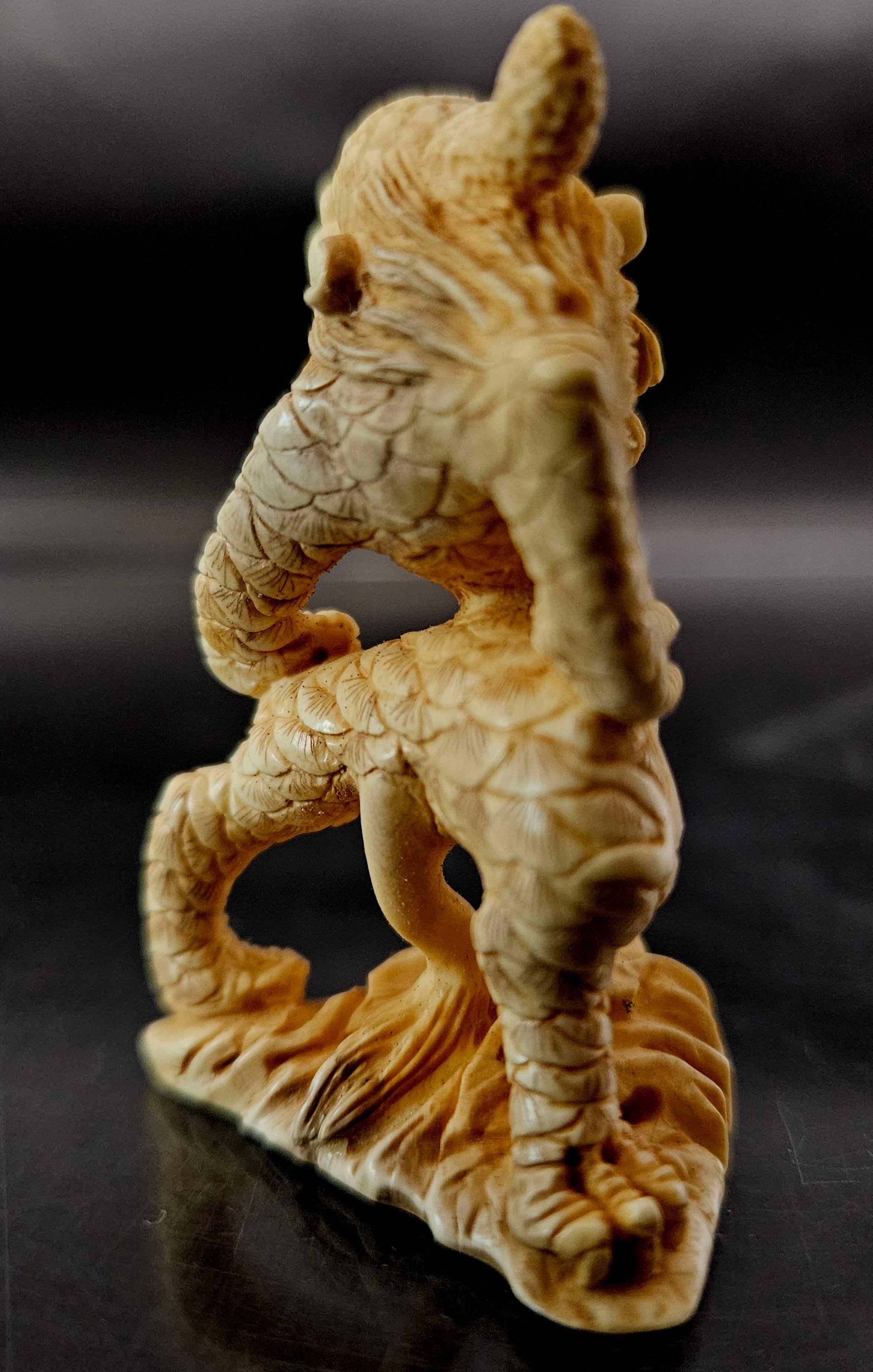 Japanese Carved Netsuke Humanoid Dragon by Yamada Hojitsu法實, Edo Period In Excellent Condition For Sale In Norton, MA