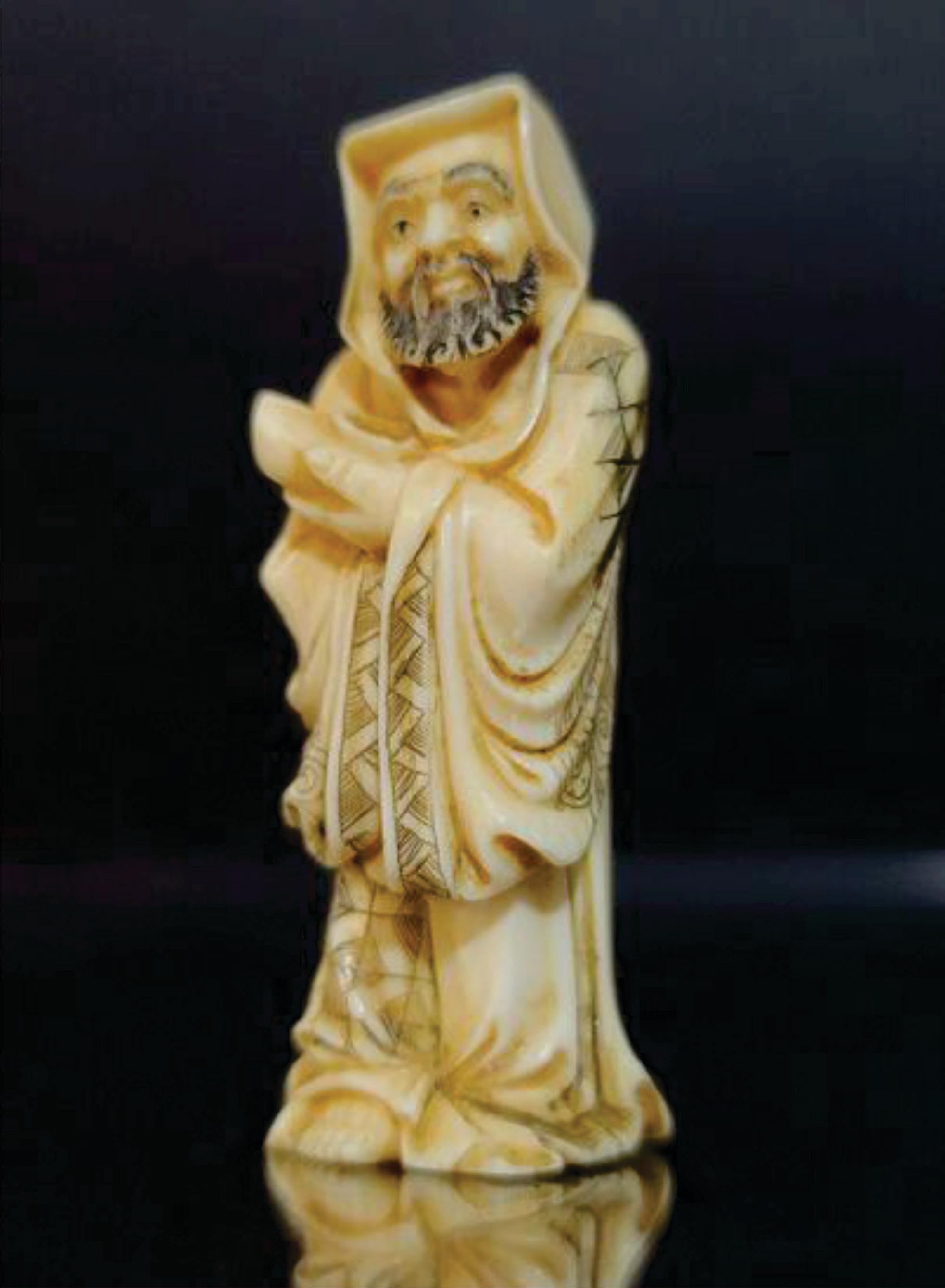 Japanische geschnitzte polychrom verzierte japanische Netsuke-Figur, von Shozan, Meiji  im Zustand „Hervorragend“ im Angebot in Norton, MA