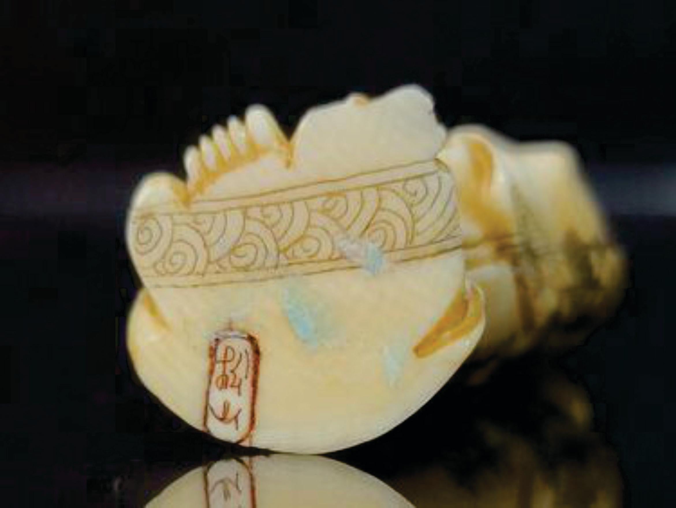 Japanische geschnitzte polychrom verzierte japanische Netsuke-Figur, von Shozan, Meiji  (19. Jahrhundert) im Angebot