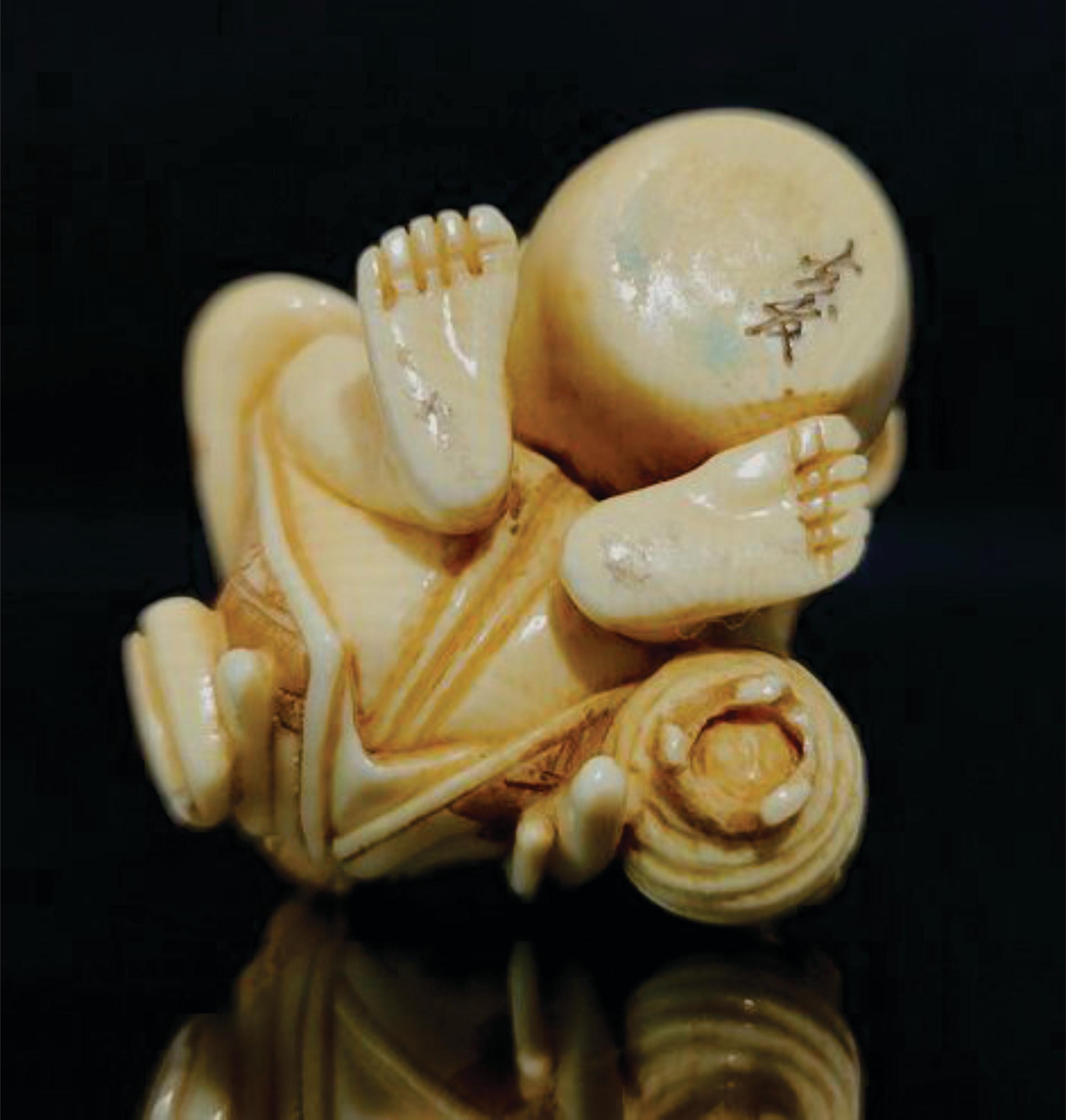 Japanese Carved Netsuke Polychrome Decorated Figure, Signed by Yoshitomo, Meiji  For Sale 4