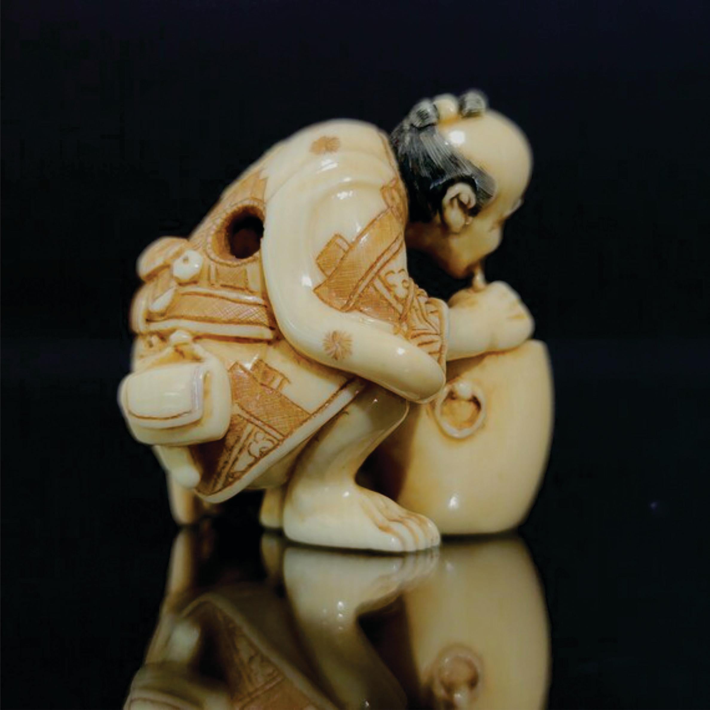 Japanese Carved Netsuke Polychrome Decorated Figure, Signed by Yoshitomo, Meiji  For Sale 1