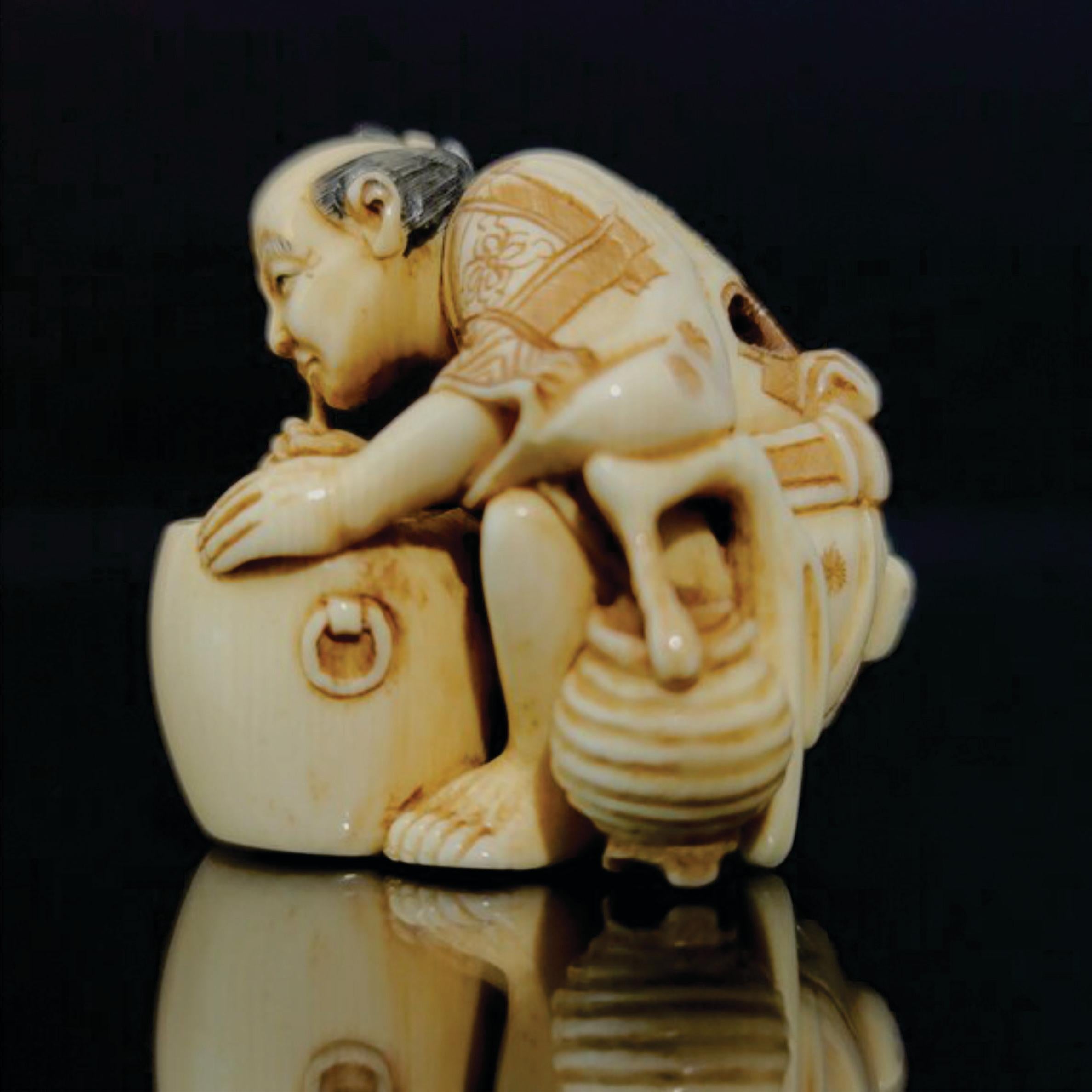 Figure japonaise sculptée Netsuke à décor polychrome, signée par Yoshitomo, Meiji  en vente 1