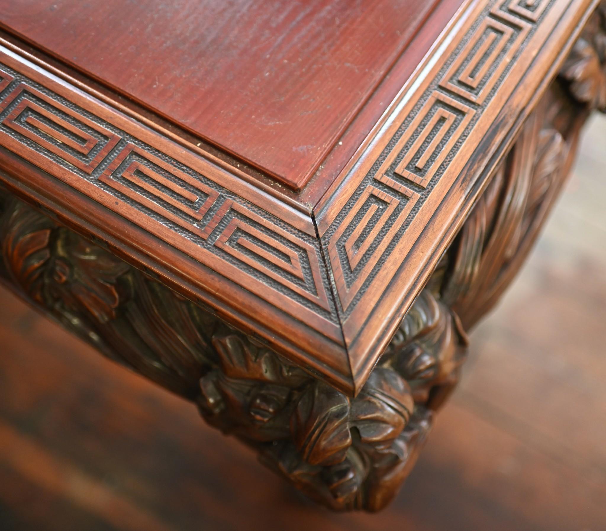 Table d'appoint japonaise sculptée en bois dur 19ème siècle Bon état - En vente à Potters Bar, GB