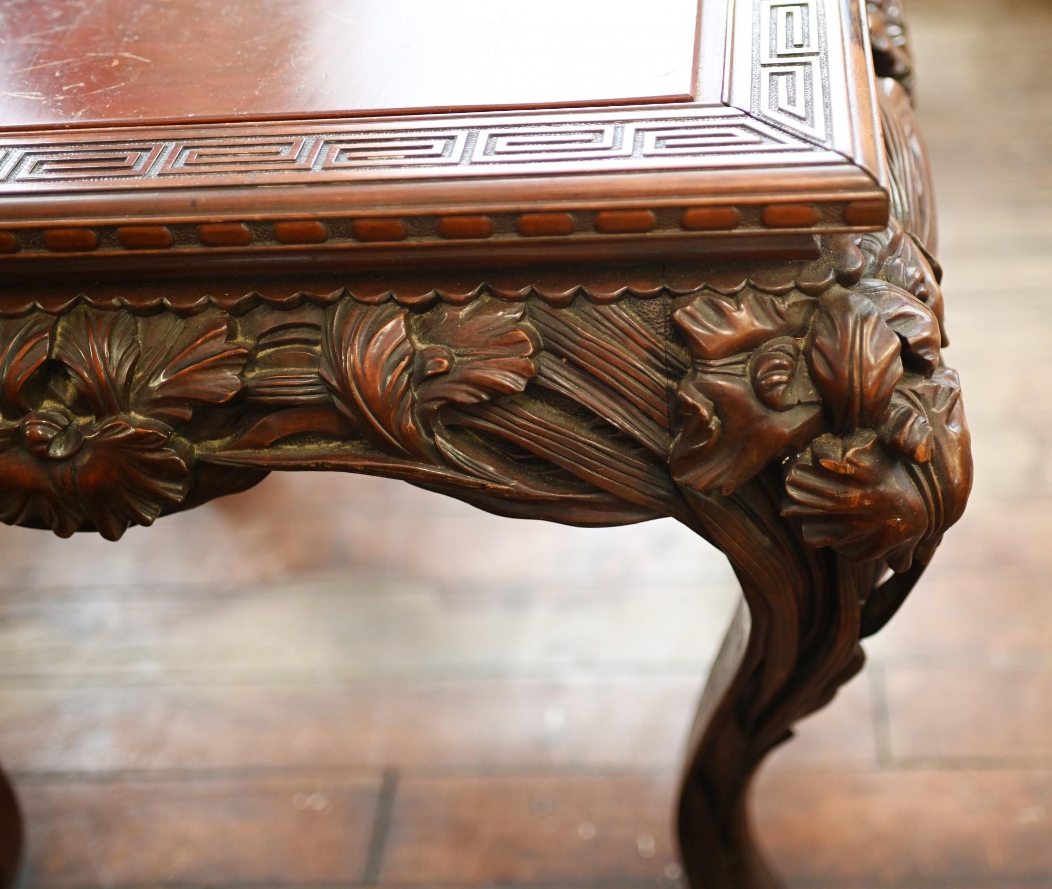 Début du 20ème siècle Table d'appoint japonaise sculptée en bois dur 19ème siècle en vente