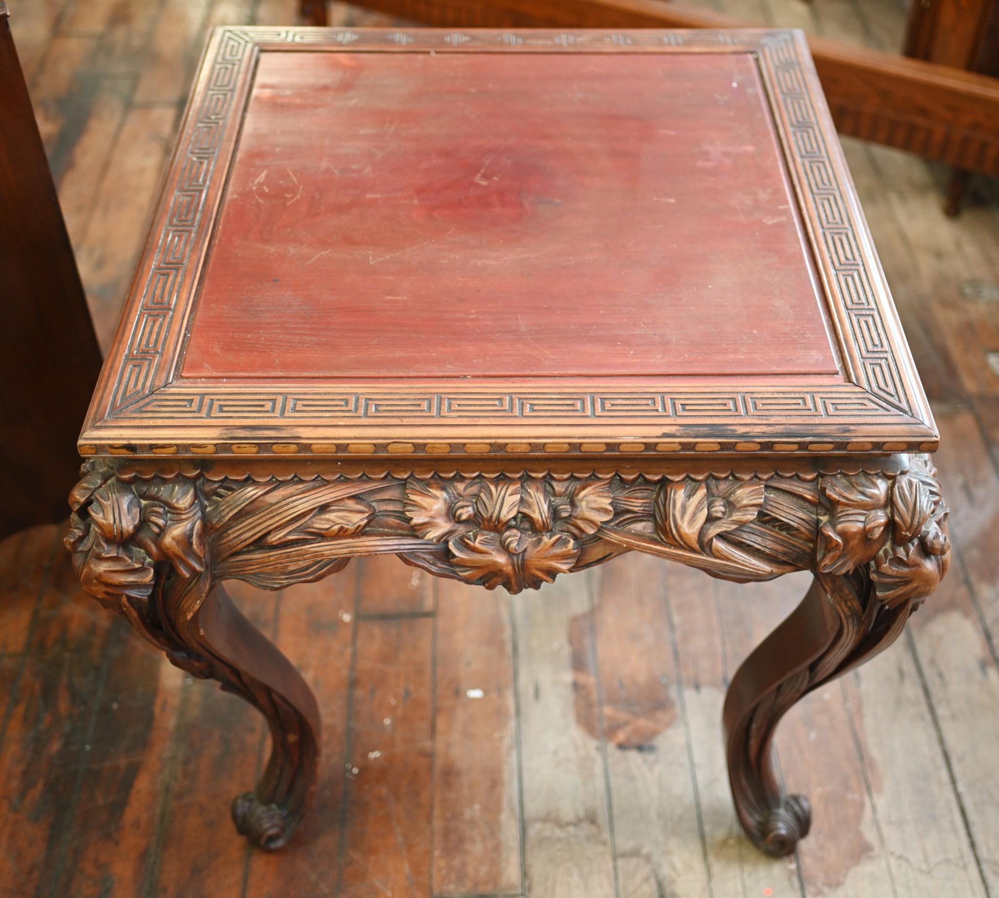 Table d'appoint japonaise sculptée en bois dur 19ème siècle en vente 1