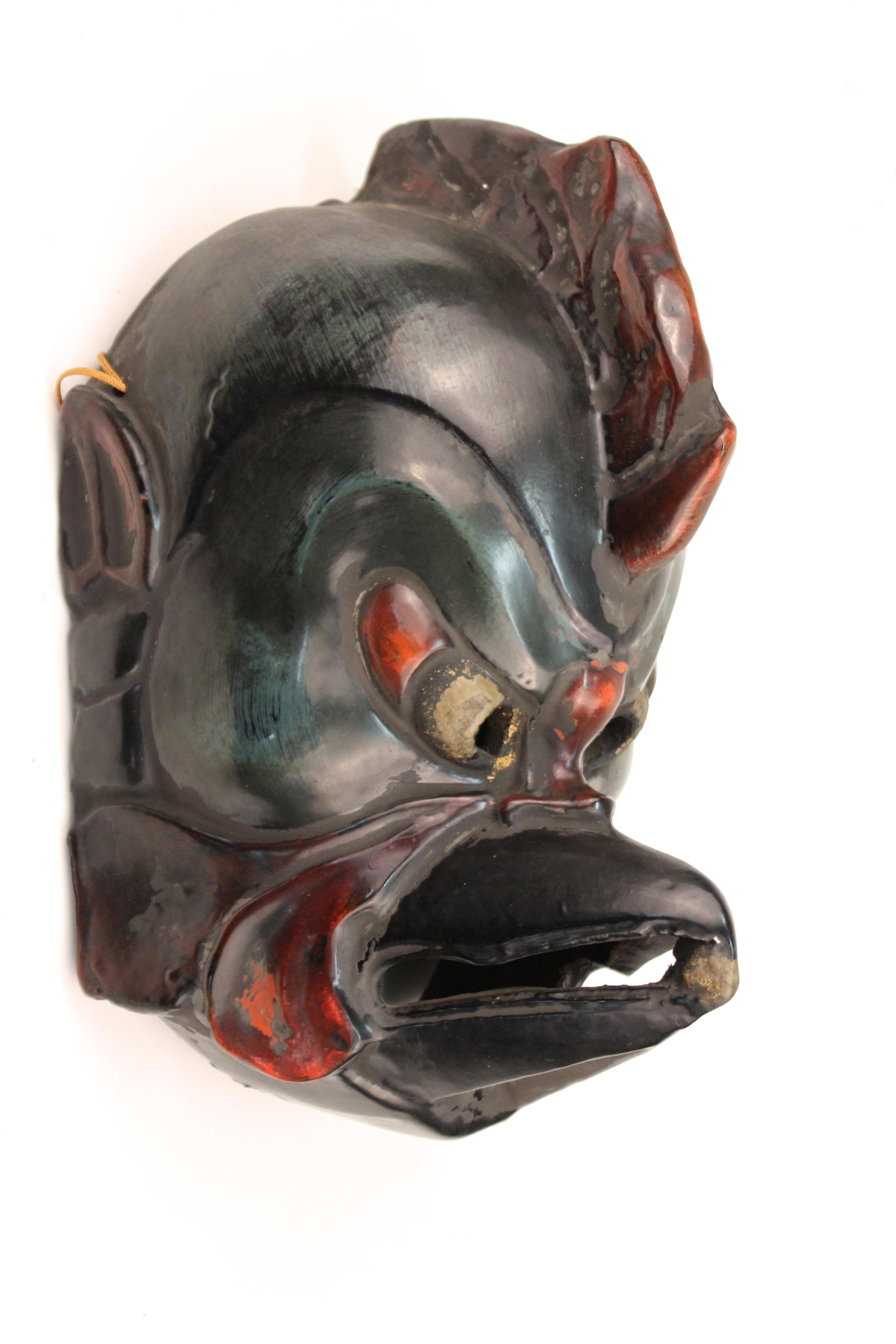 Japanische geschnitzte japanische Holzmaske von Tengu (Handgeschnitzt) im Angebot