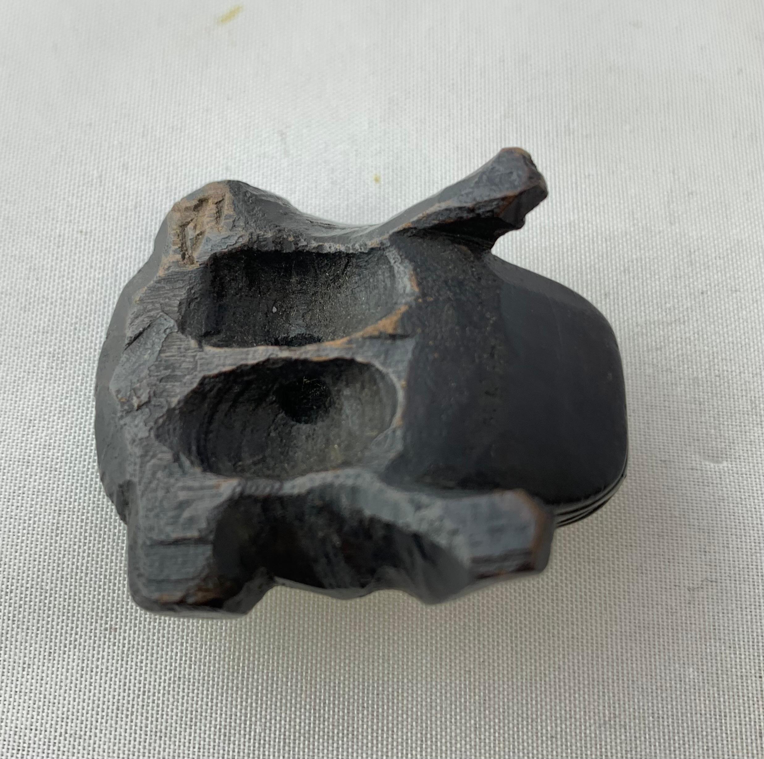 Bosso Netsuke giapponese in legno intagliato di una rana, periodo Taisho in vendita