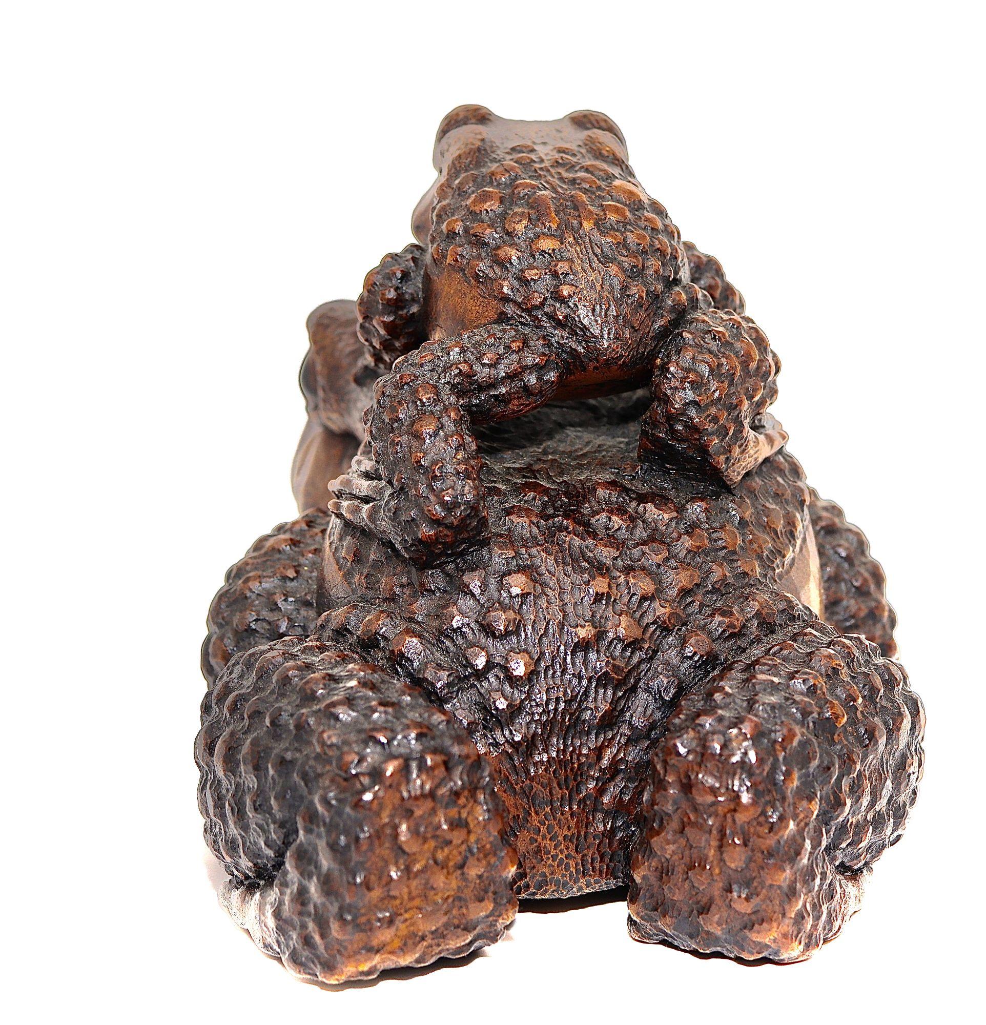 19th Century Japanese Carved Wood Sculpture of Toads Edo Period Signed For Sale 1