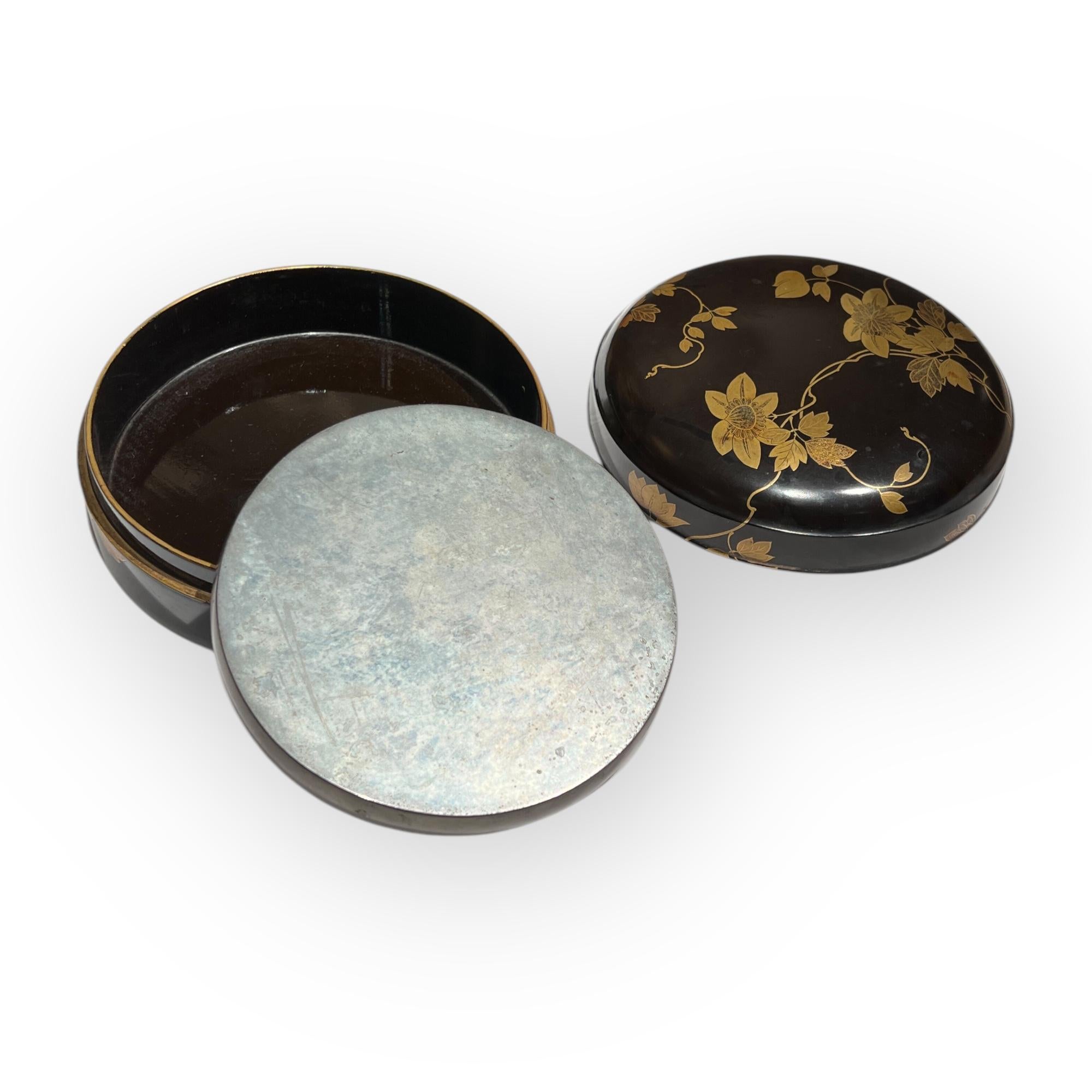 Japonisme Japanese Cast Bronze Mirror and lacqer box, Edo Period, 18th Century, Japan For Sale