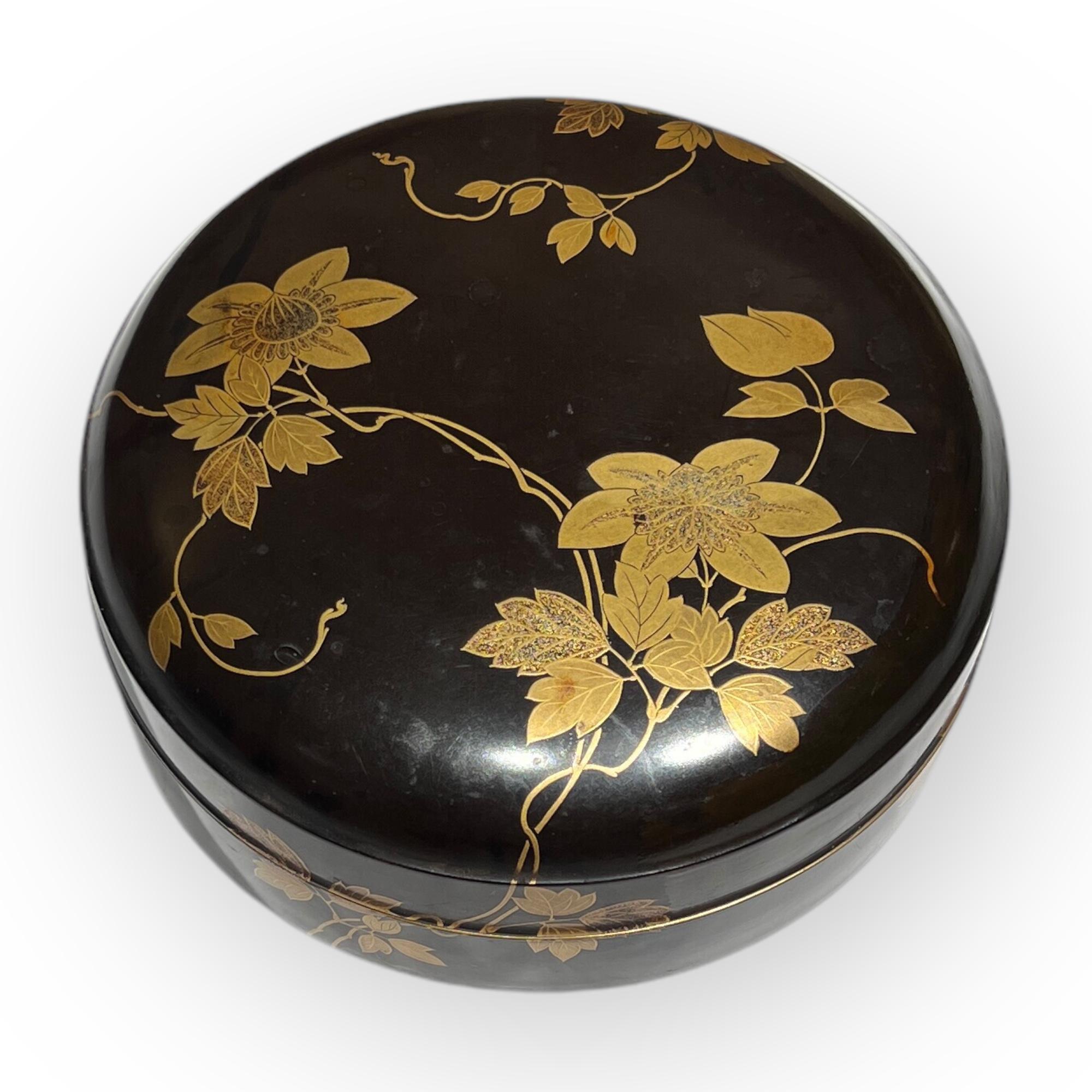 Japanese Cast Bronze Mirror and lacqer box, Edo Period, 18th Century, Japan For Sale 5