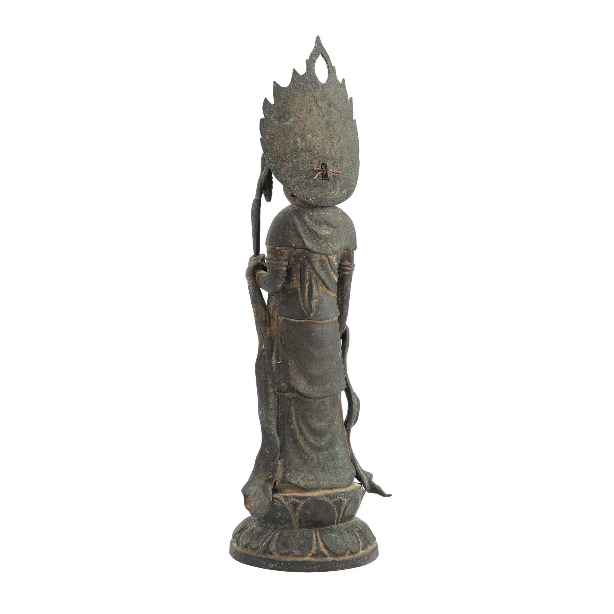 Japanische Bronzestatue eines Bodhisattva aus Bronzeguss, 1780-1800 (18. Jahrhundert) im Angebot