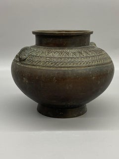 Vase japonais en bronze moulé