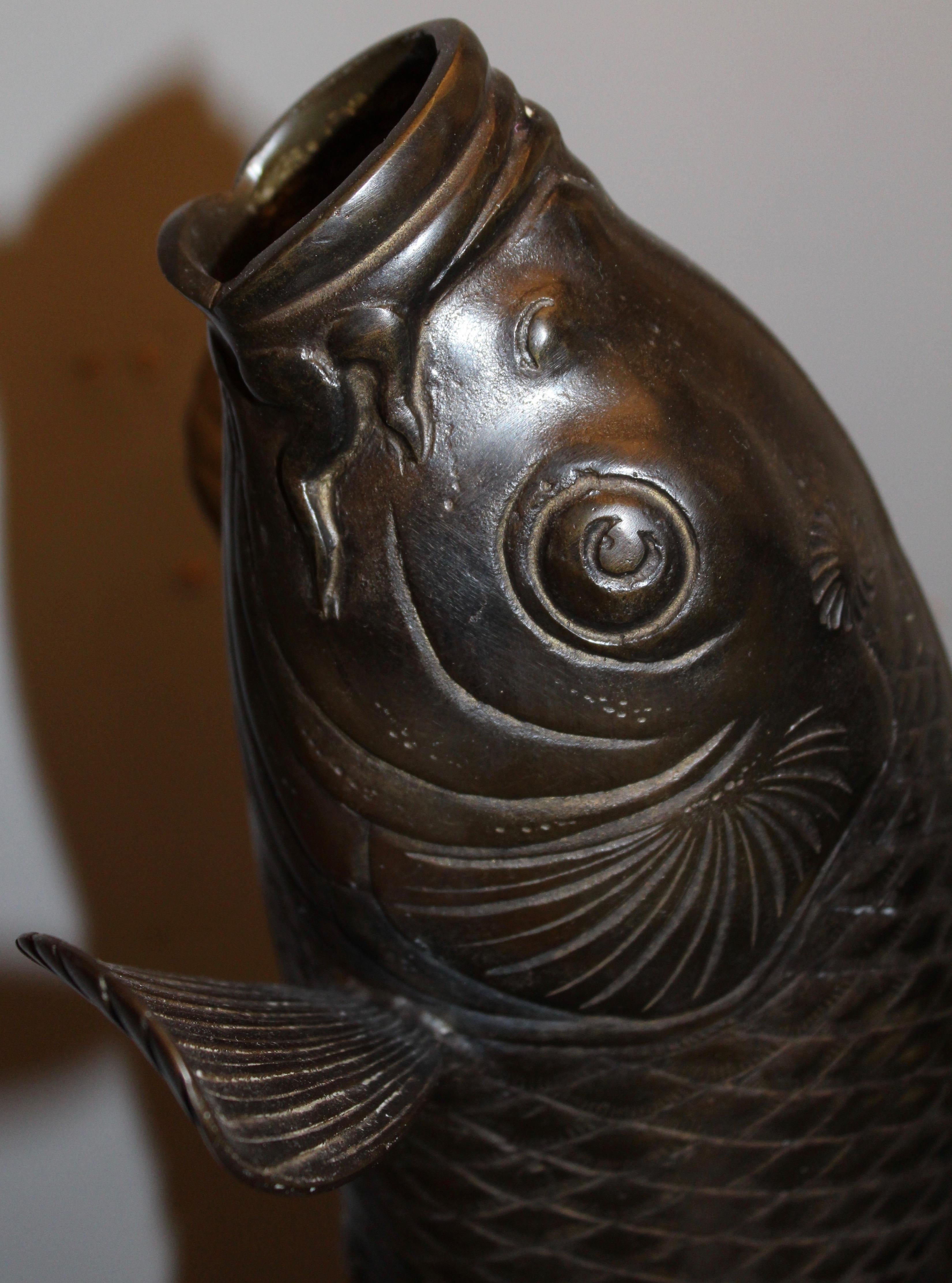 Japanese Cast Bronze Vase in the Form of a Carp, Mid-20th Century In Good Condition For Sale In London, GB