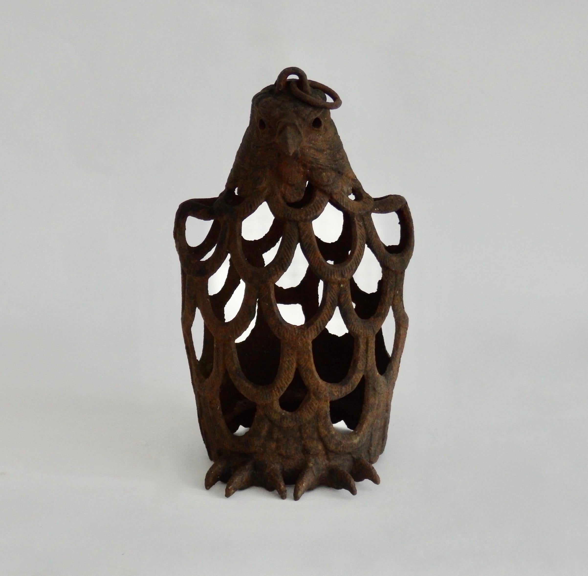 Taisho Lanterne de jardin aigle en fonte japonaise
