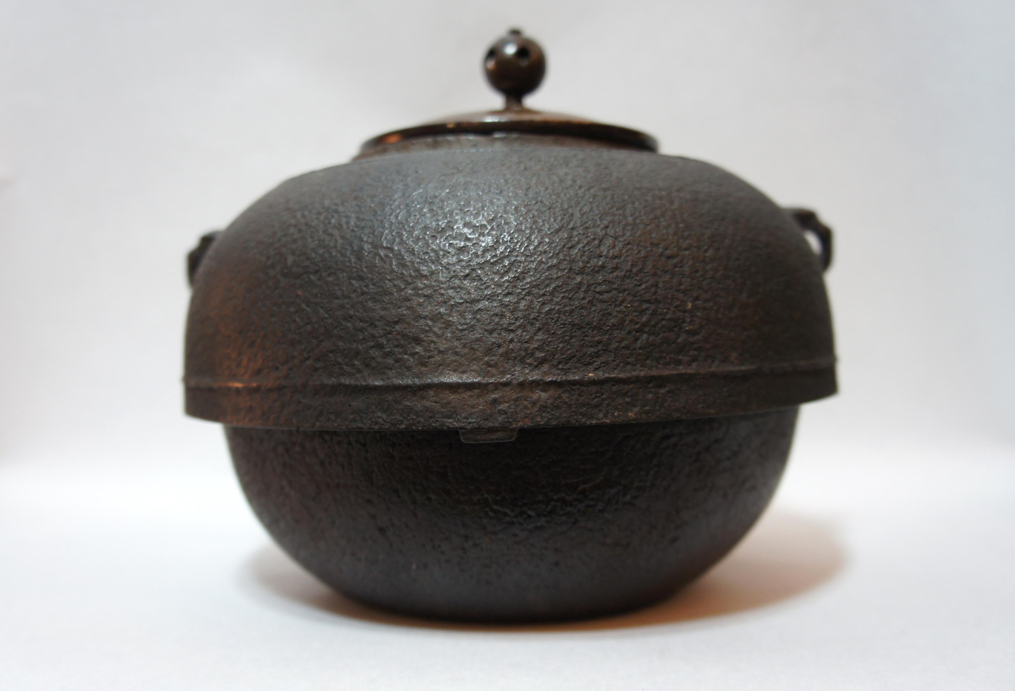 Japanese cast iron tea kettle (= Chagama) used in Japanese tea ceremony.
It is used to heat the water used to make matcha.

  